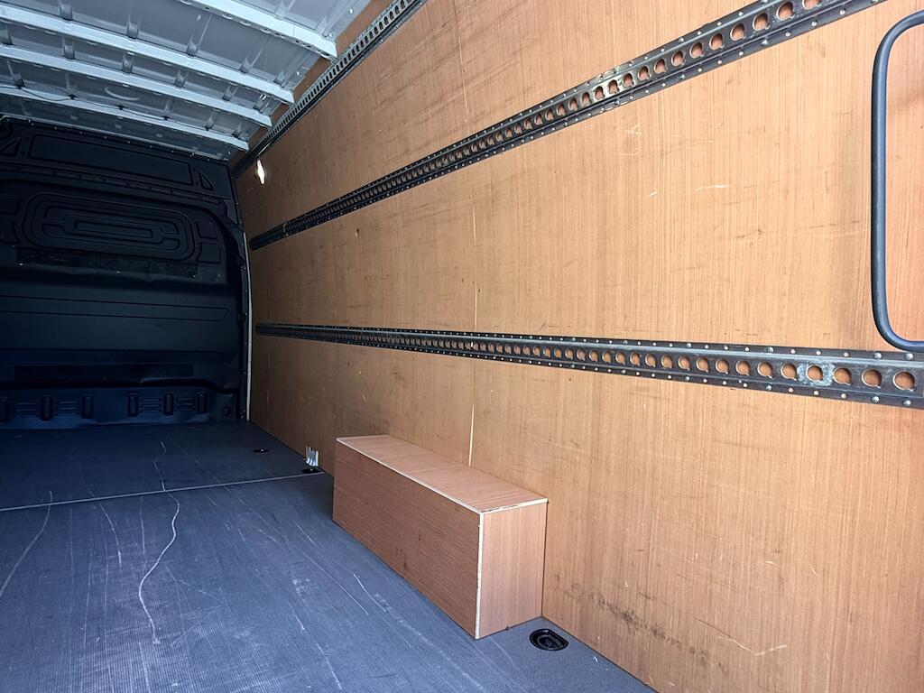 Mercedes Sprinter - Image 8