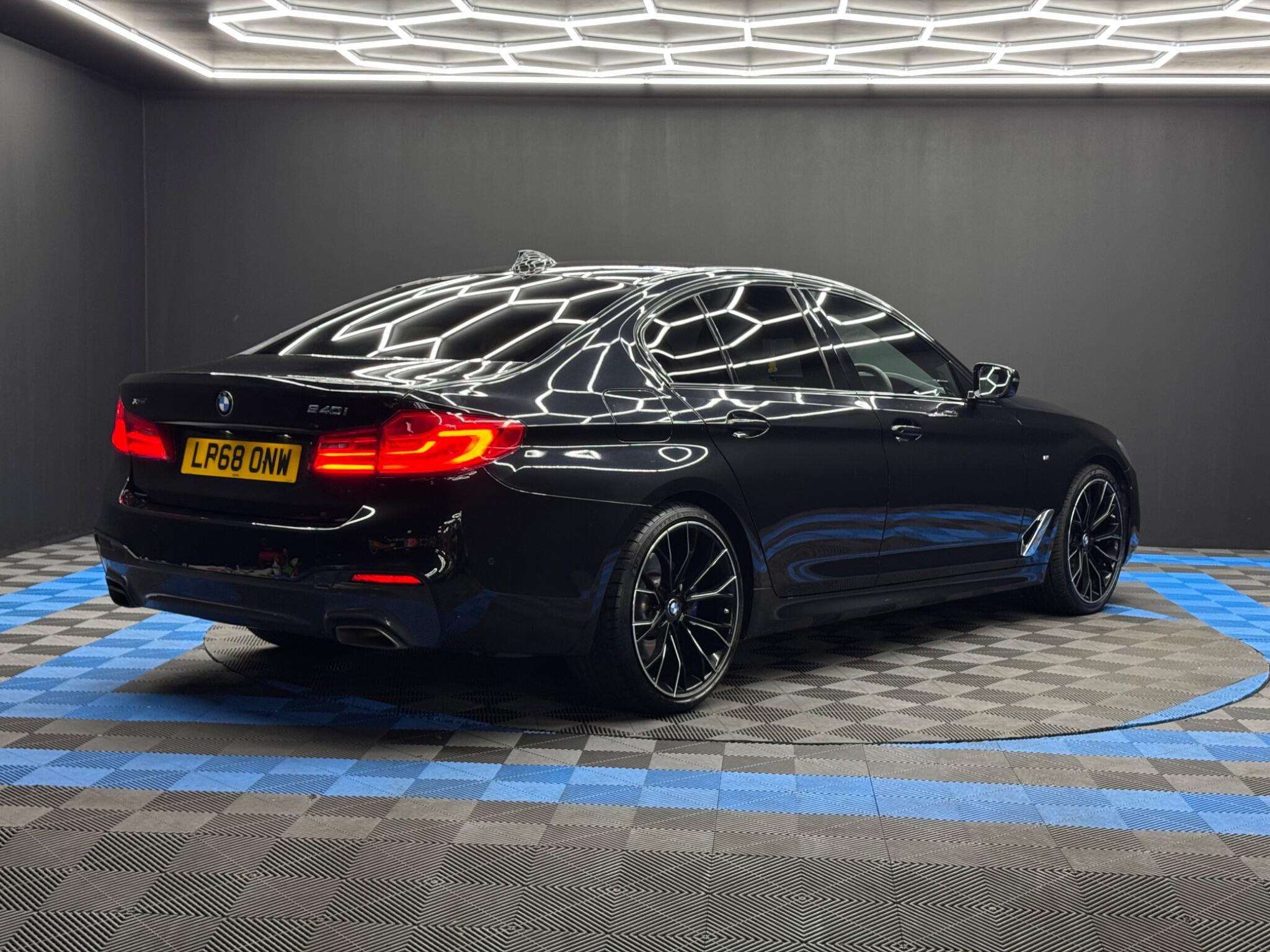 BMW 5 Series - Image 5