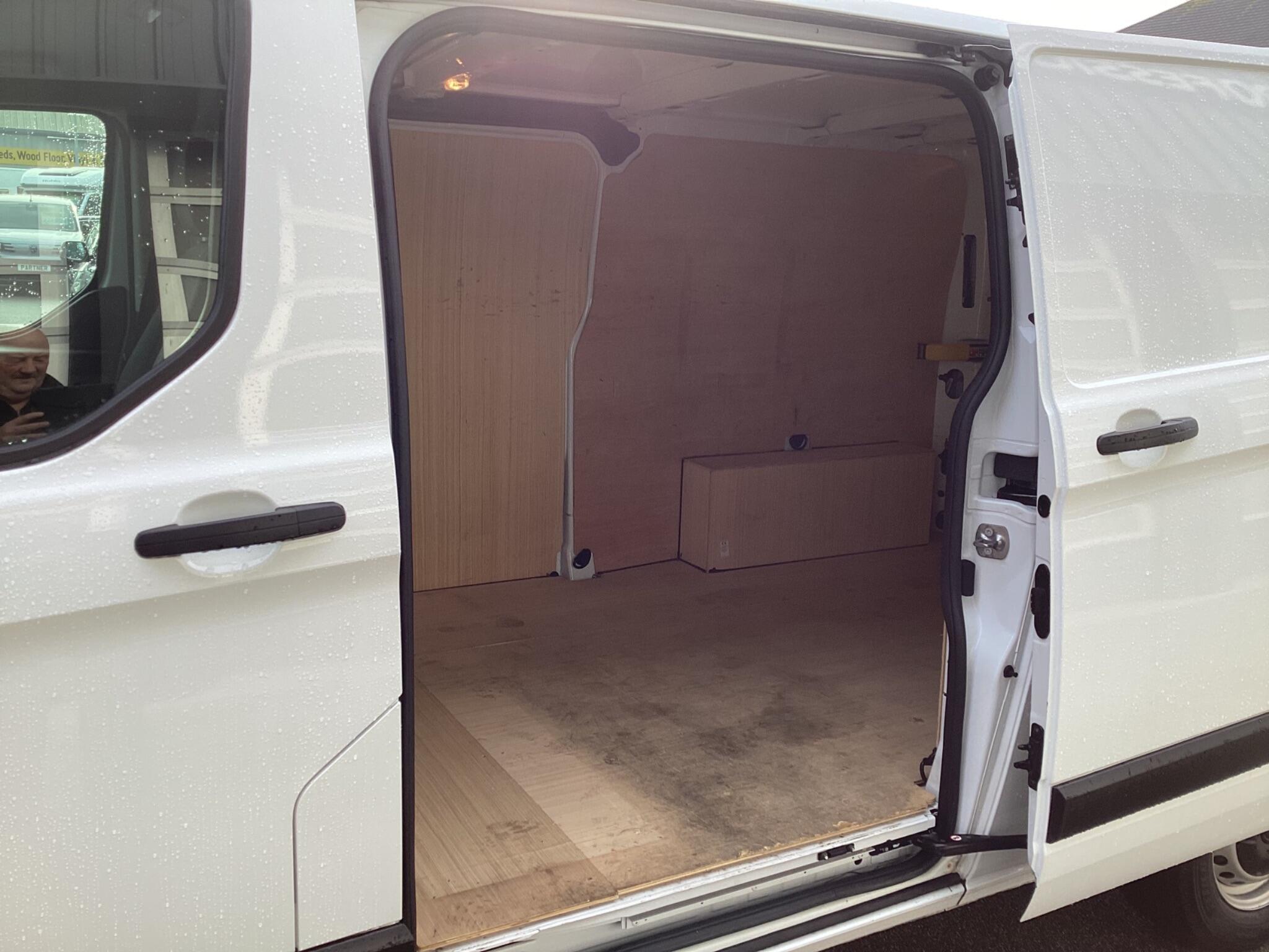 Ford Transit Custom - Image 13