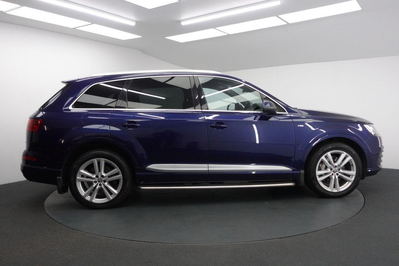 Audi Q7 - Image 7