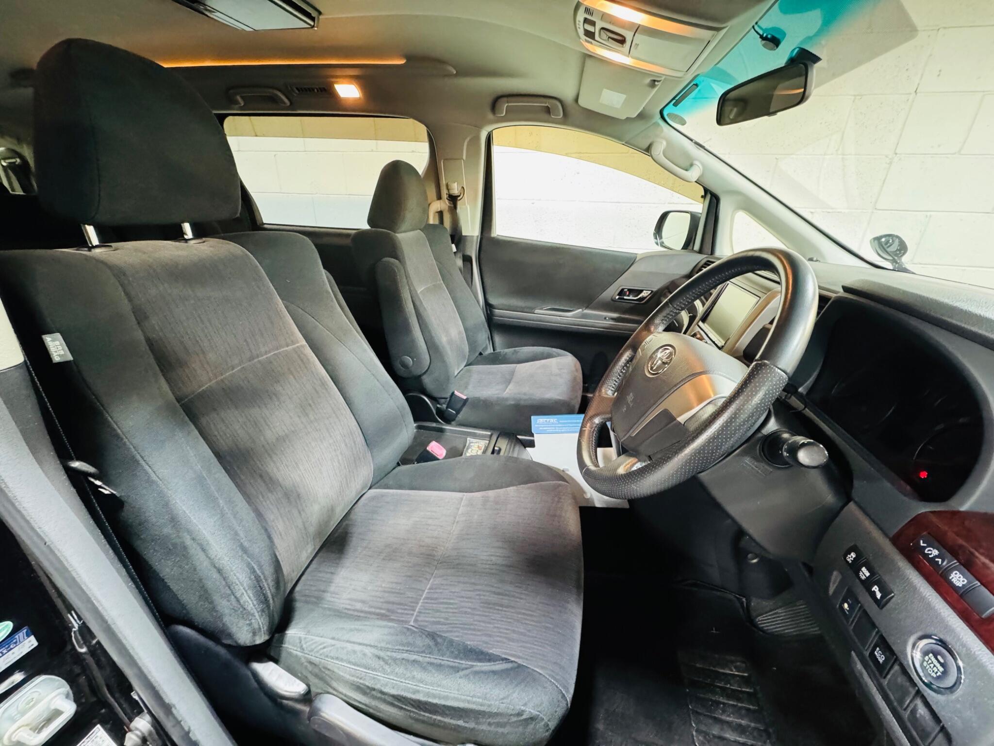 Toyota Vellfire - Image 8