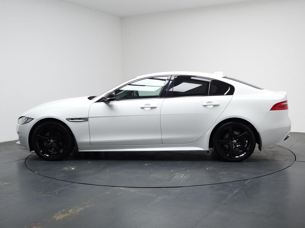 Jaguar XE - Image 8