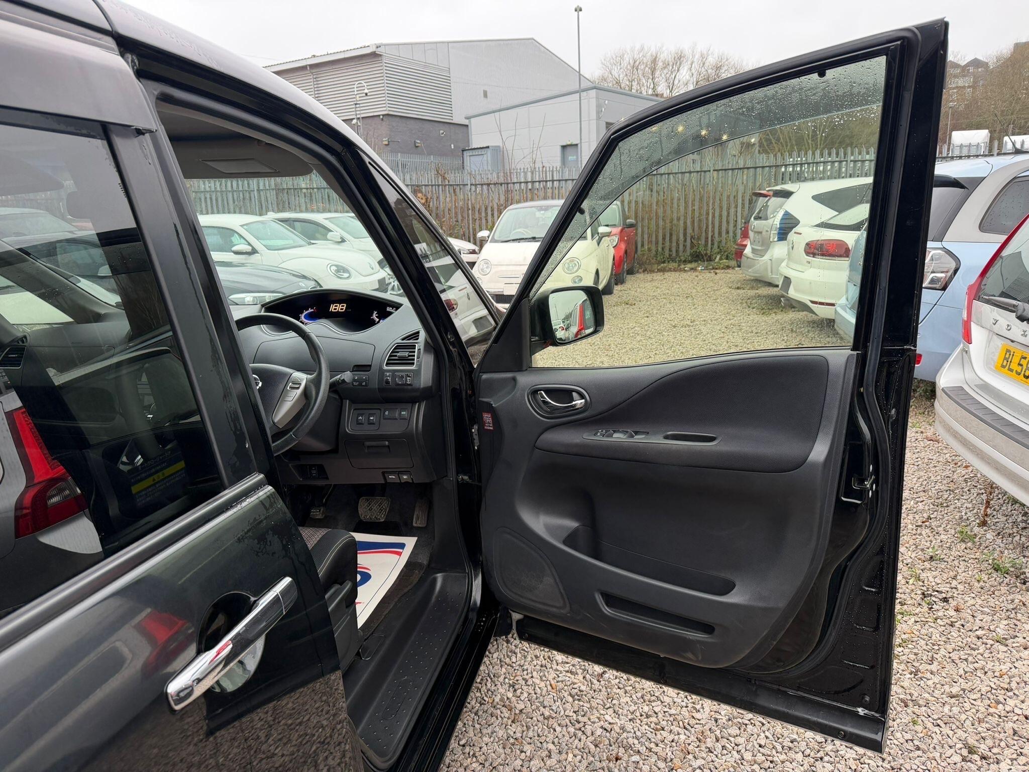 Nissan Serena - Image 8