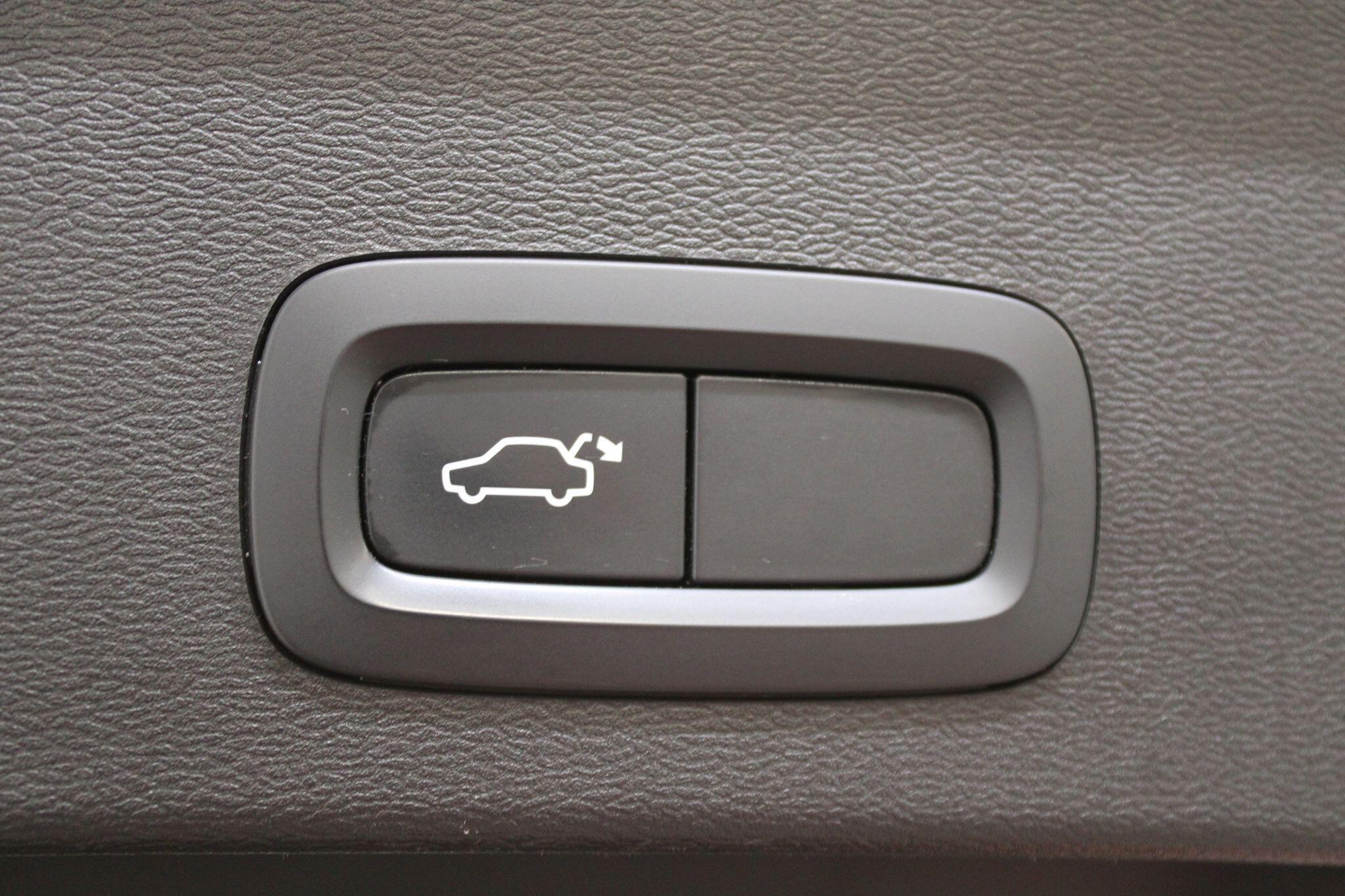 Volvo XC40 - Image 17