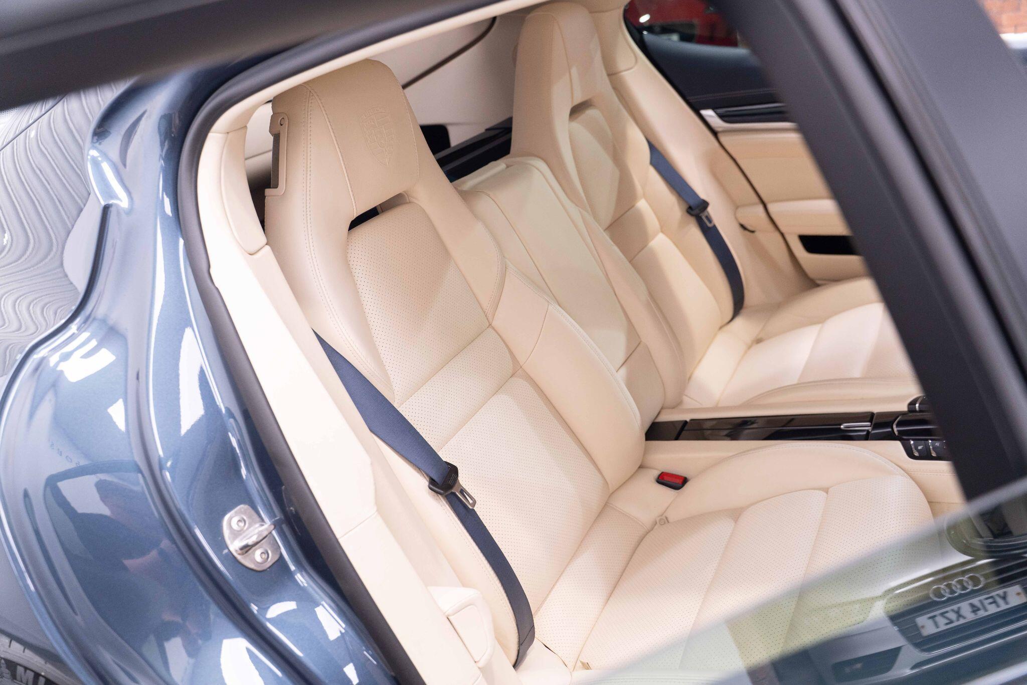 Porsche Panamera - Image 20