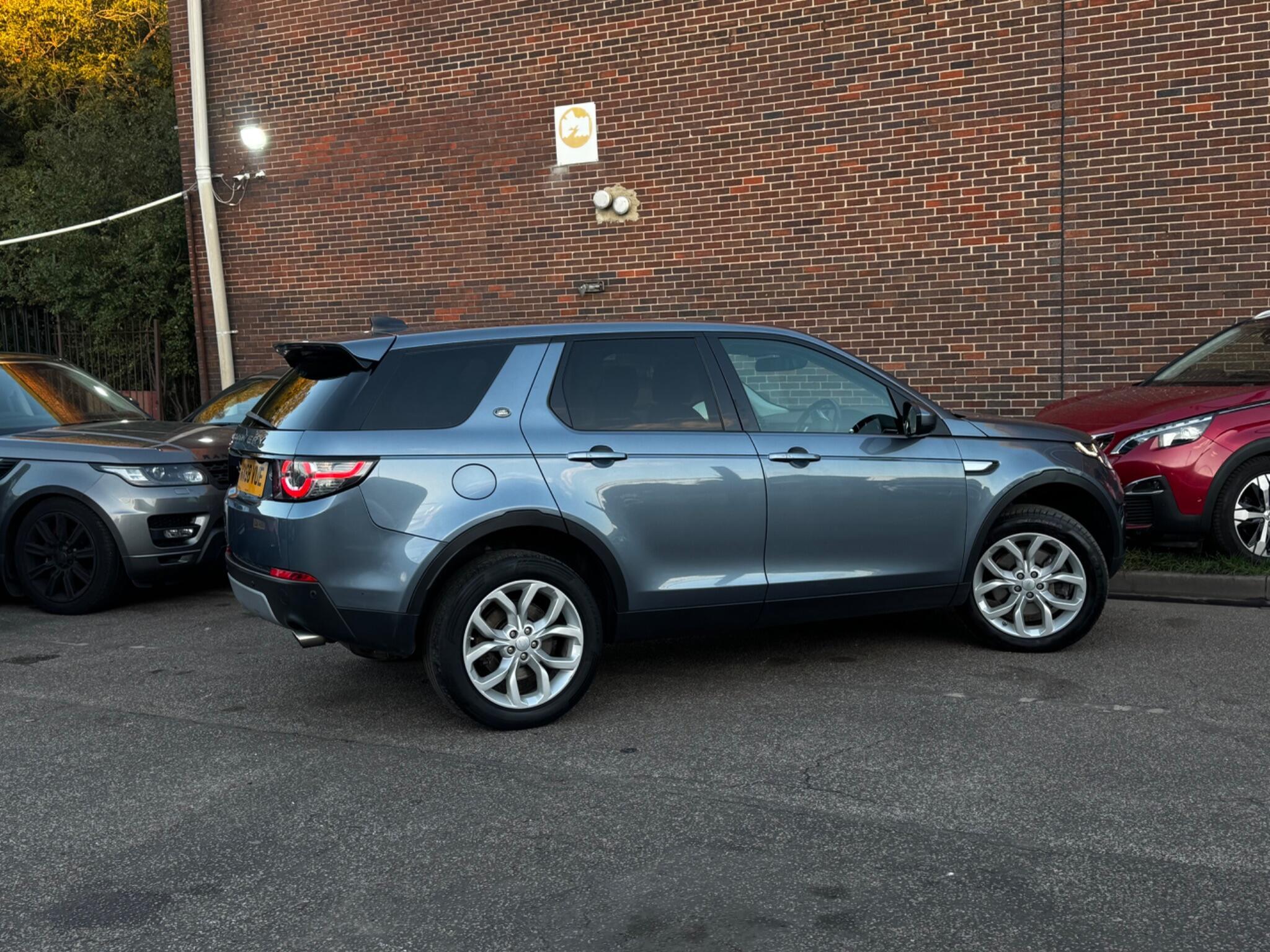 Land Rover DISCOVERY SPORT - Image 11