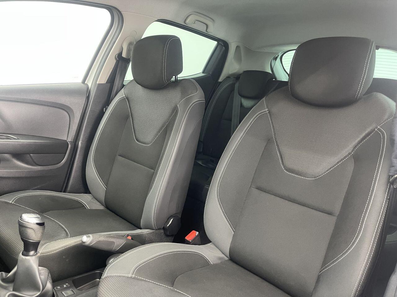 Renault Clio - Image 18