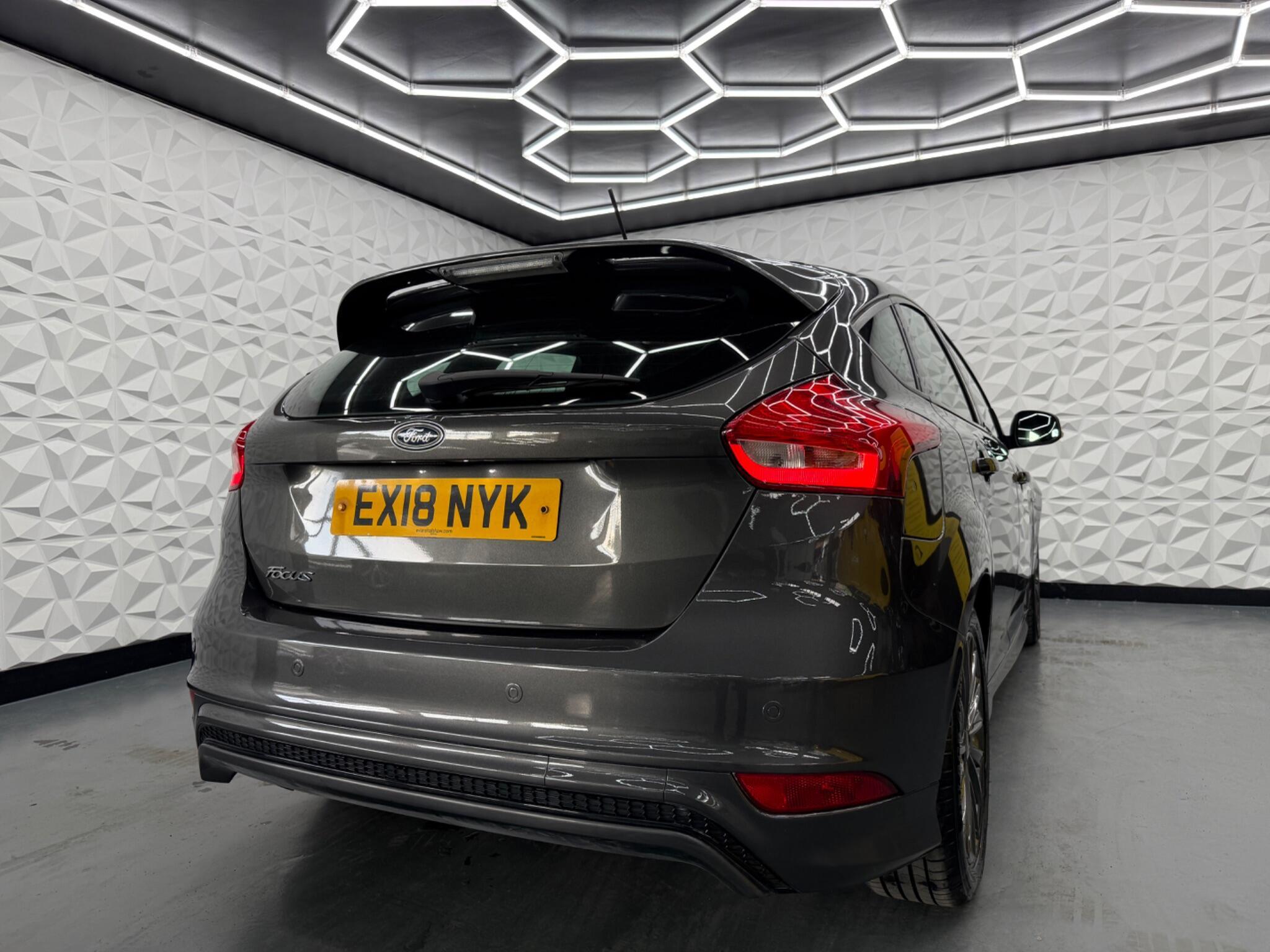 Ford Focus - Image 18