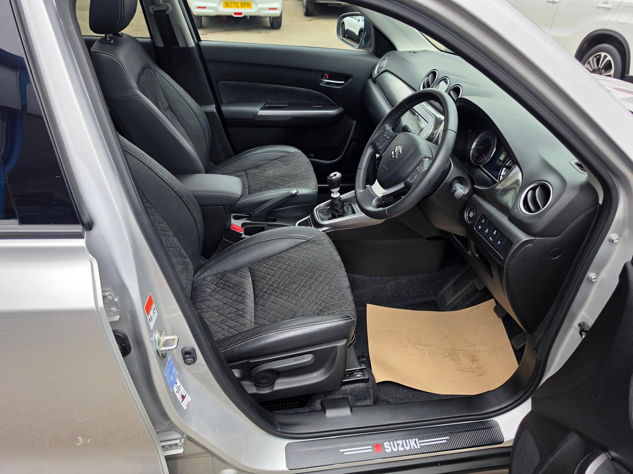 Suzuki Vitara - Image 18