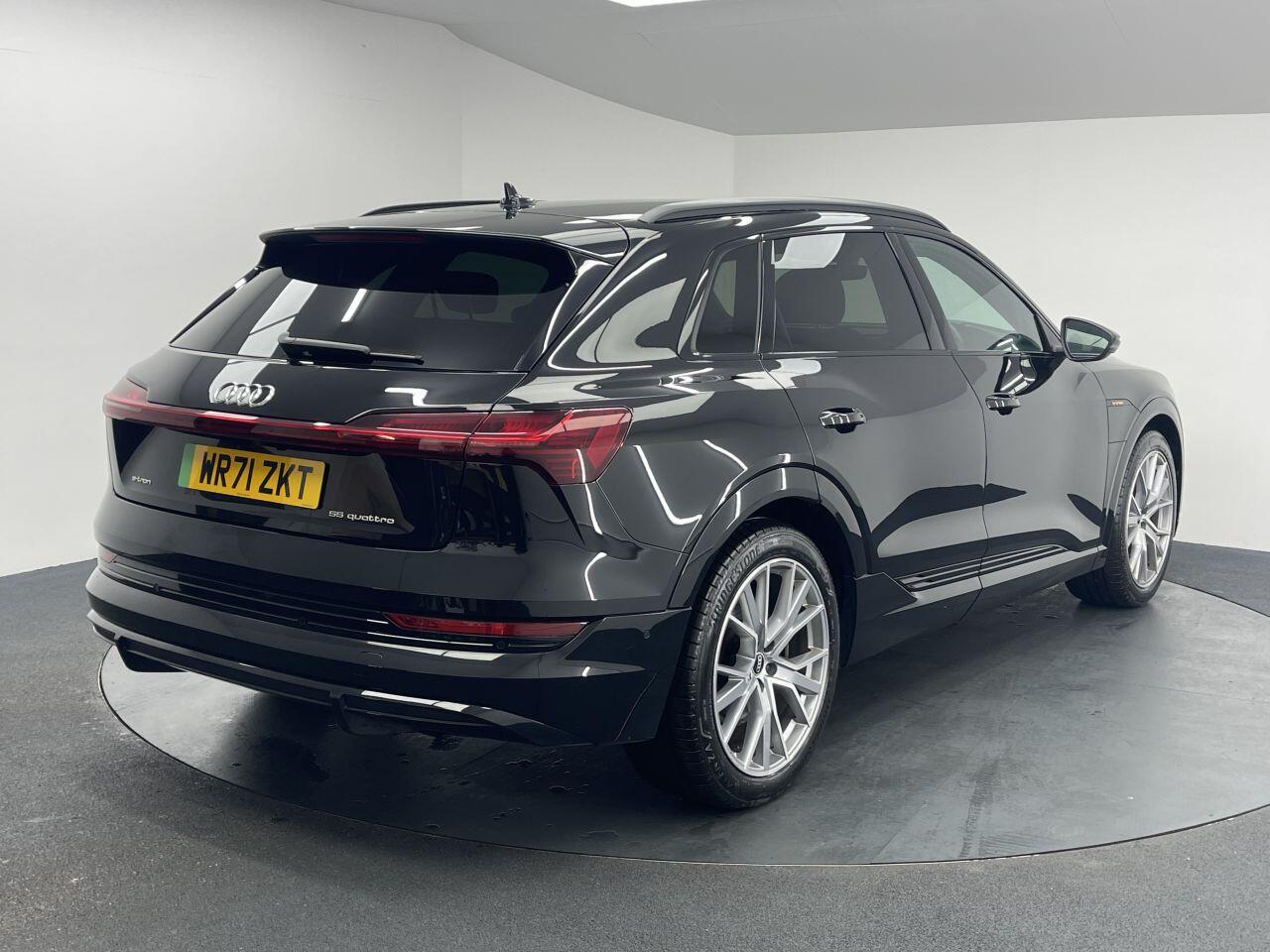 Audi E-Tron - Image 17