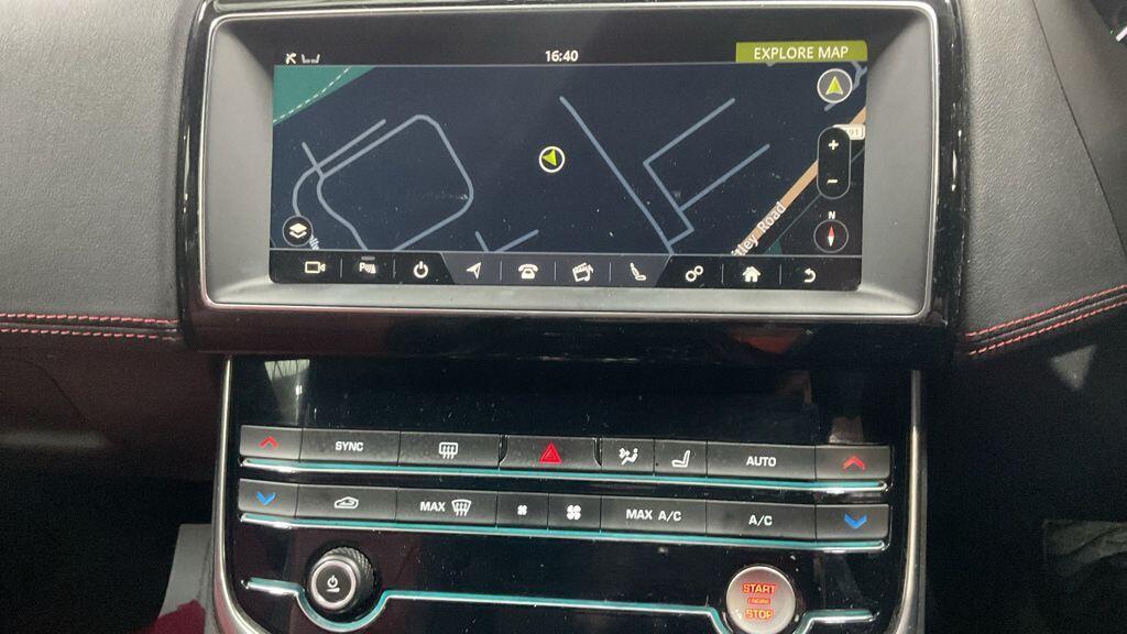 Jaguar XE - Image 2