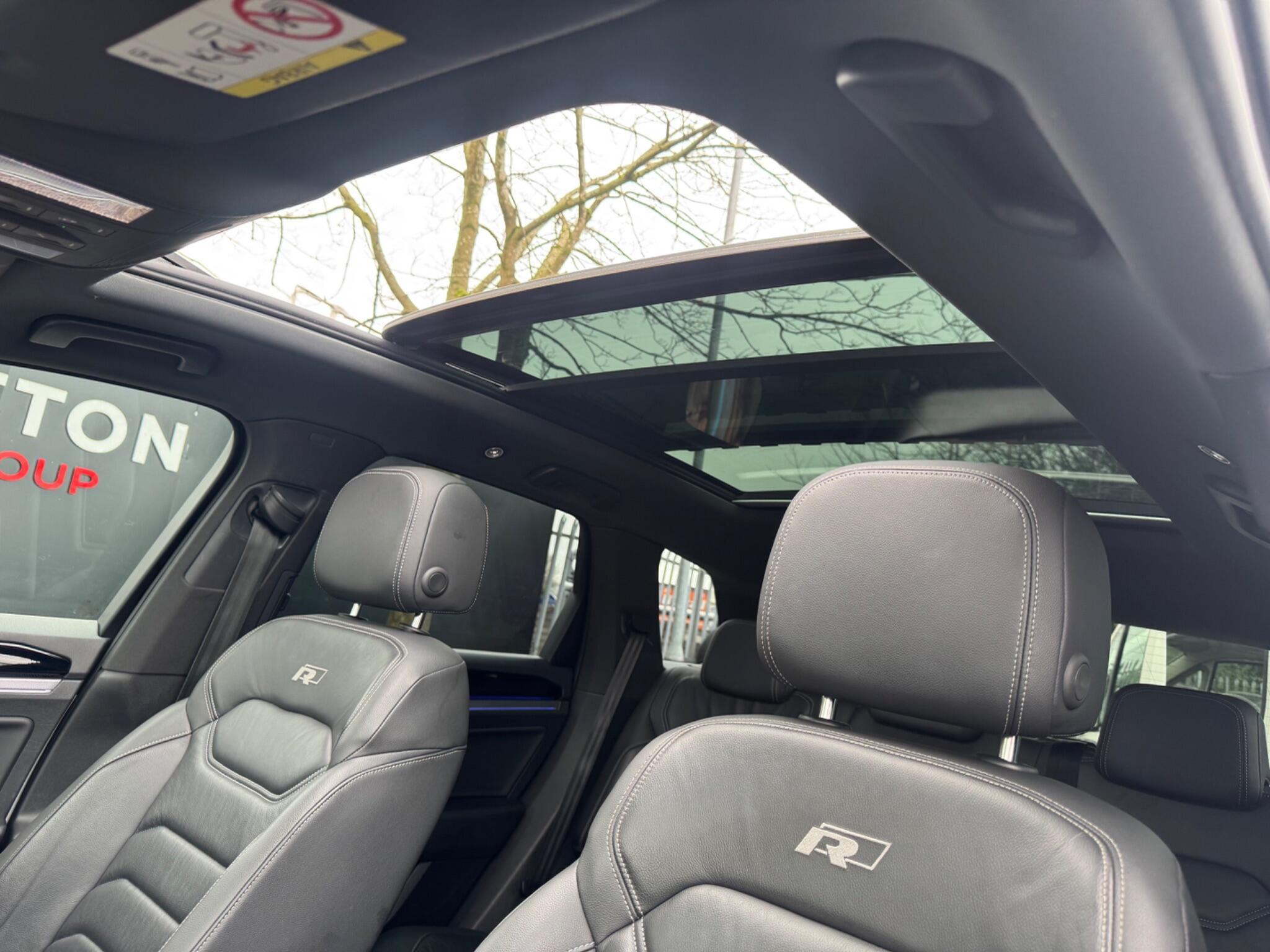 Volkswagen Touareg - Image 19