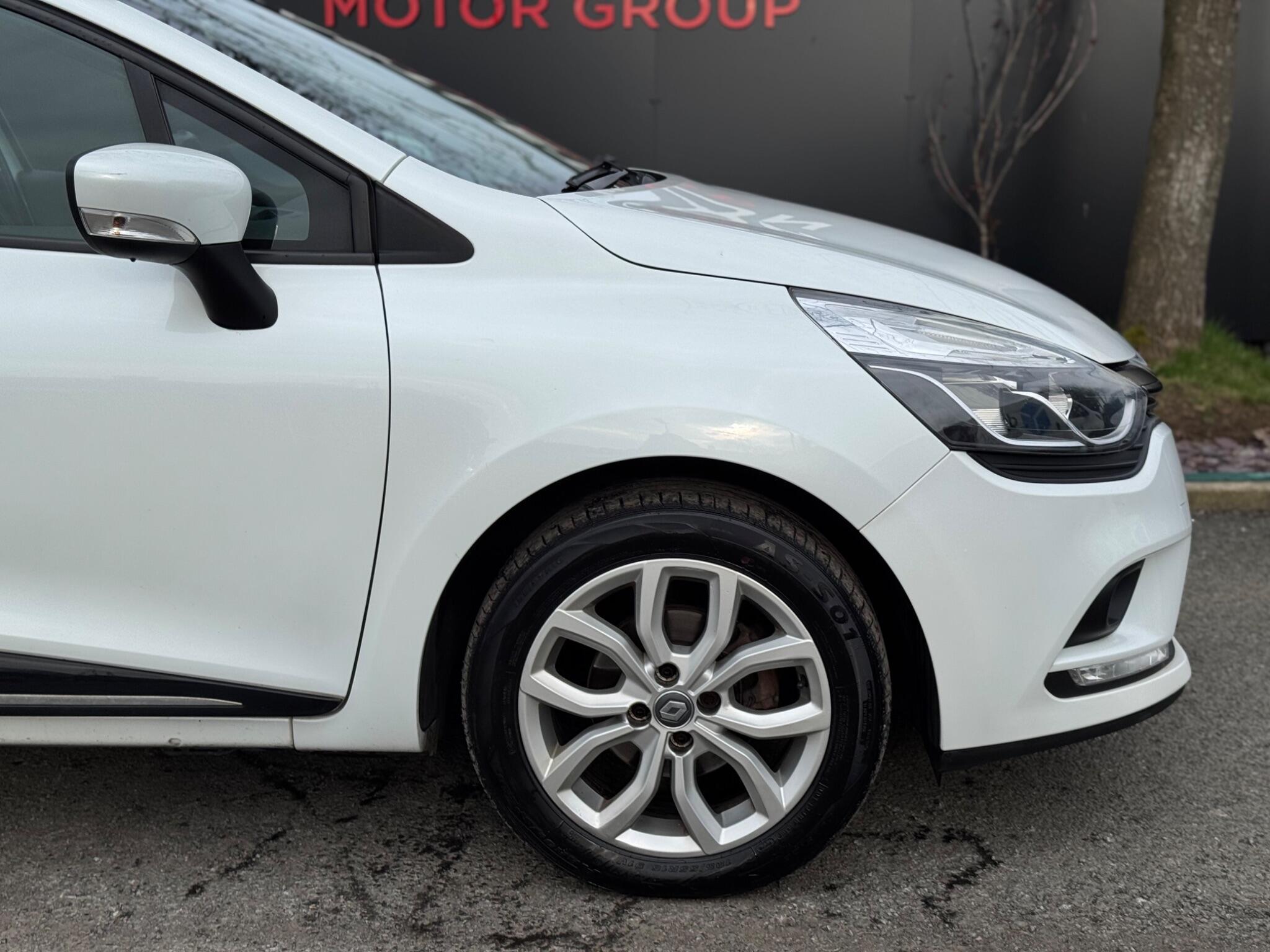 Renault Clio - Image 29