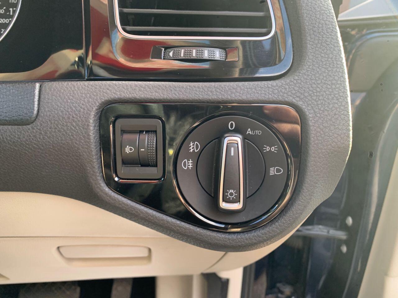 Volkswagen Golf - Image 25