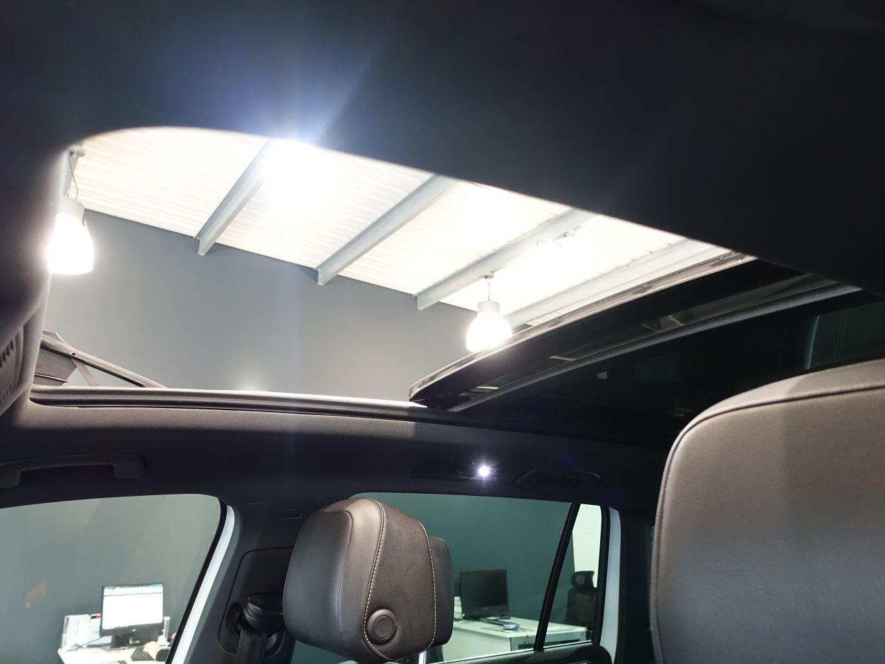 Volkswagen Tiguan - Image 11