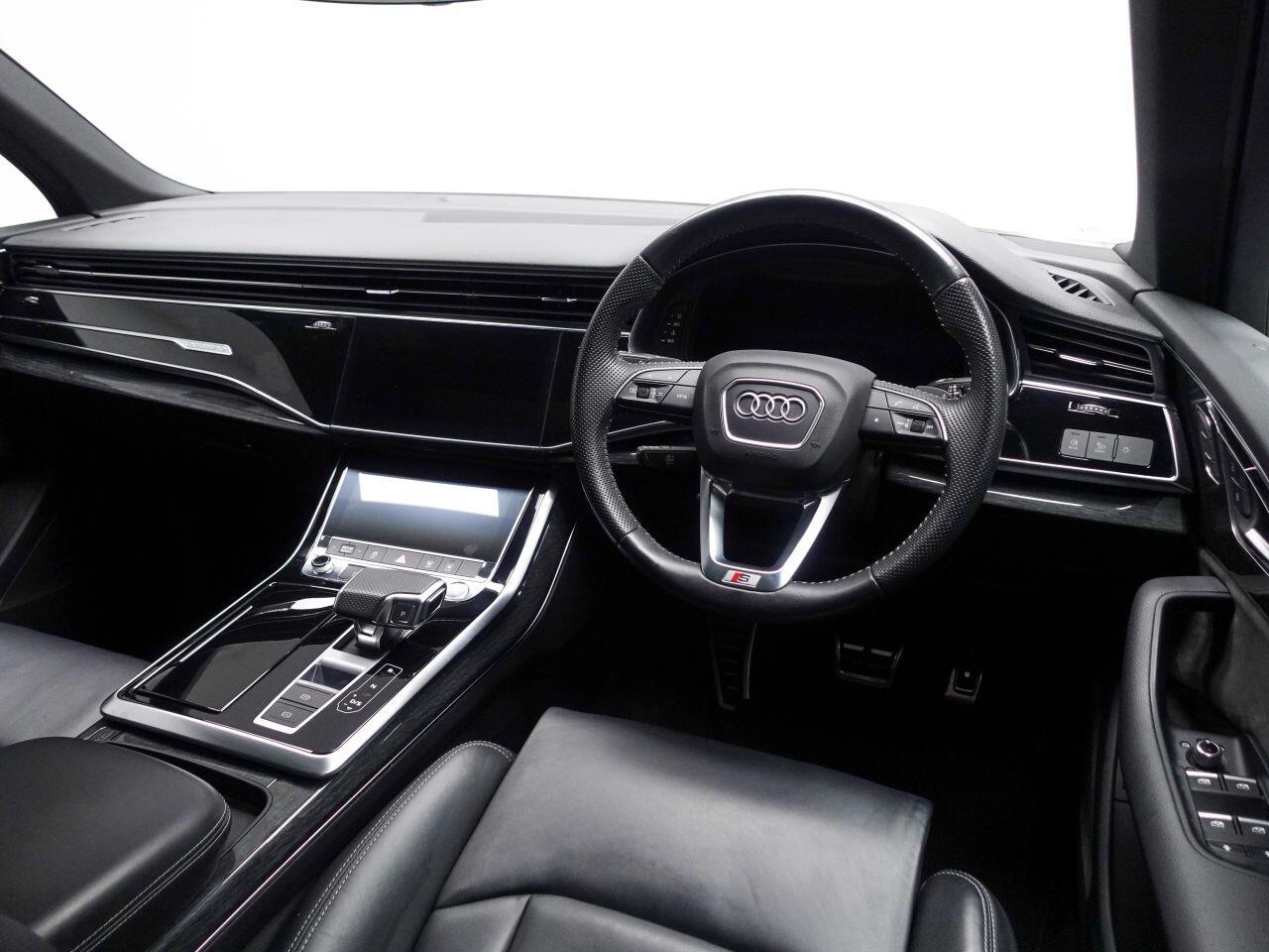Audi Q7 - Image 15