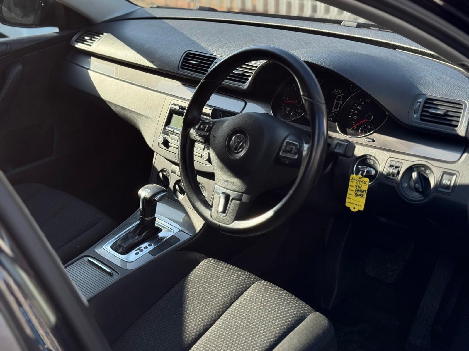 Volkswagen Passat - Image 14