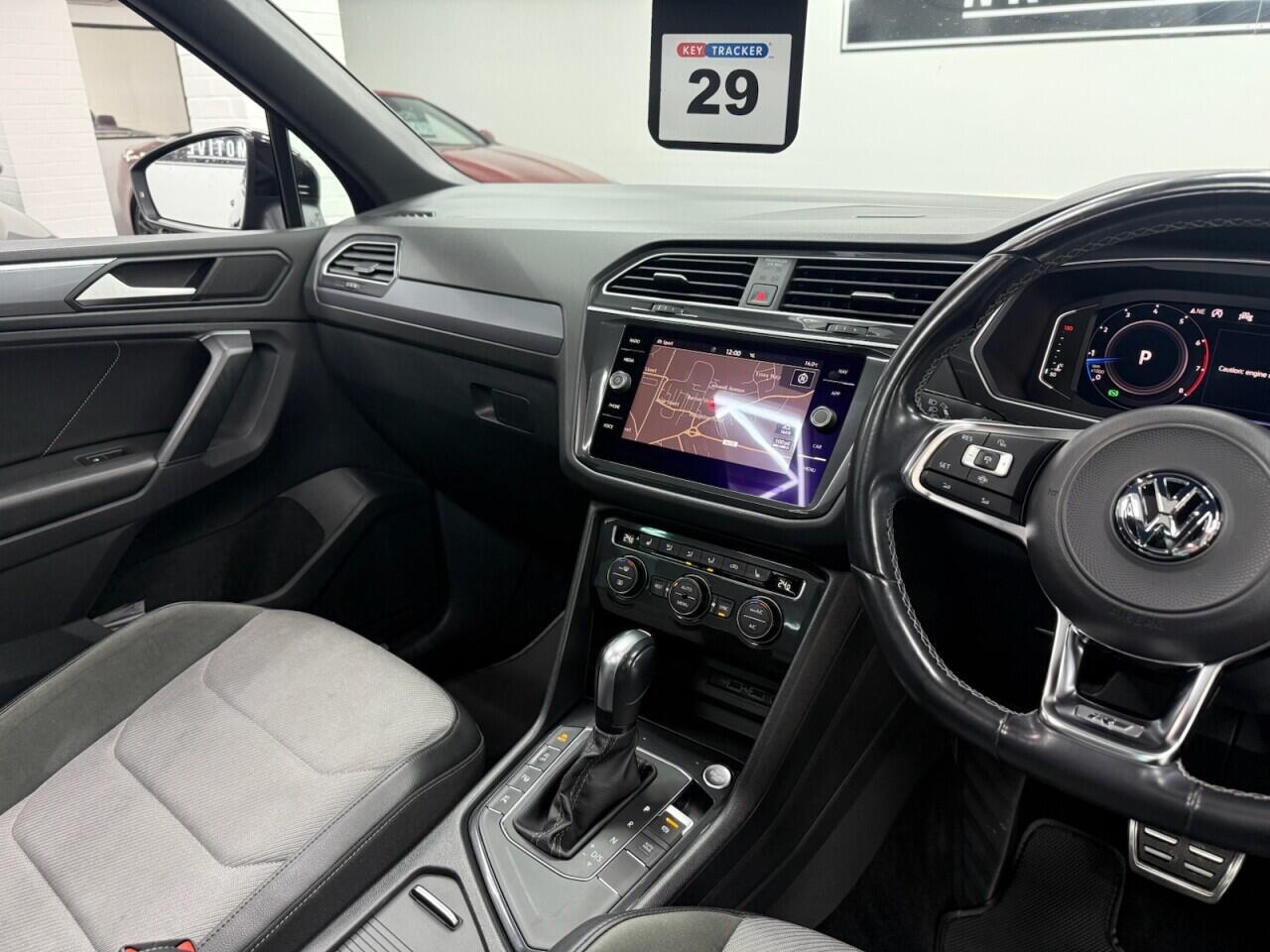 Volkswagen Tiguan - Image 18