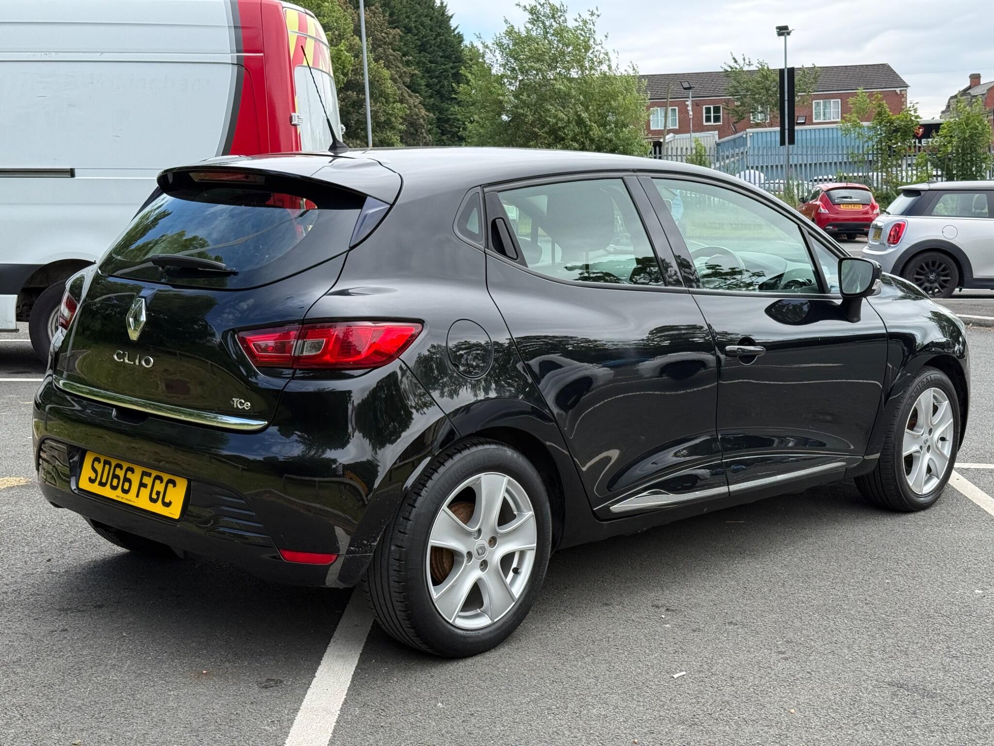 Renault Clio - Image 6