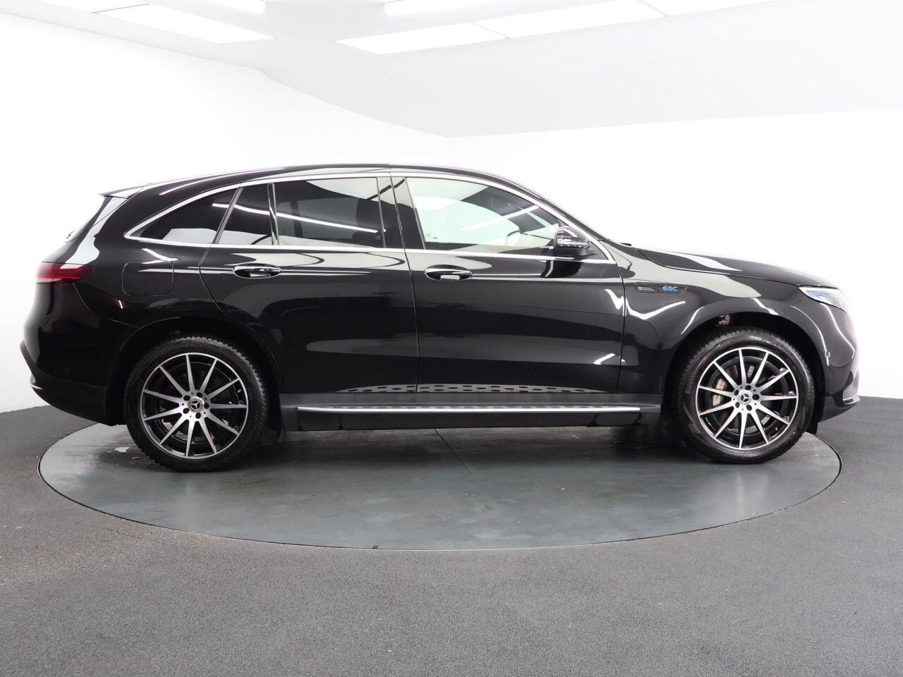 Mercedes Eqc - Image 15
