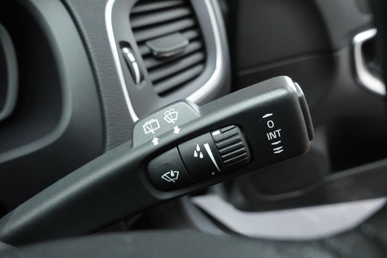 Volvo V40 CROSS COUNTRY - Image 18