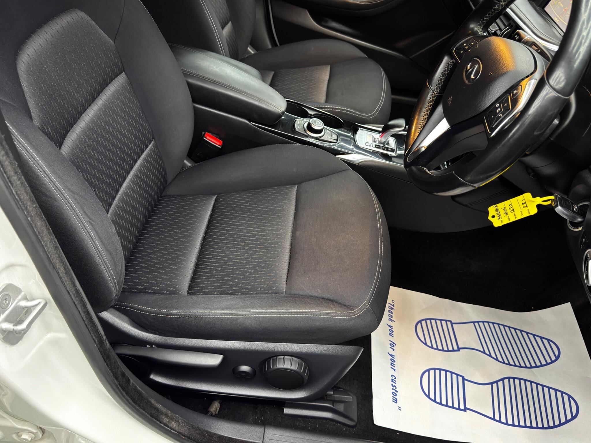 Infiniti Q30 - Image 13