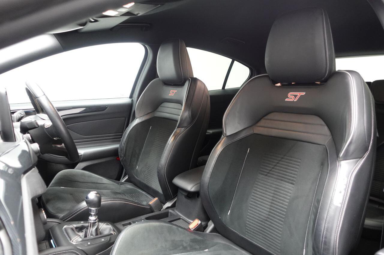 Ford Focus - Image 18
