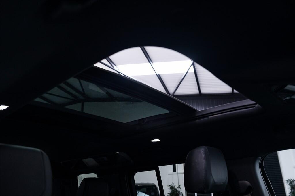 Land Rover Defender 110 - Image 4