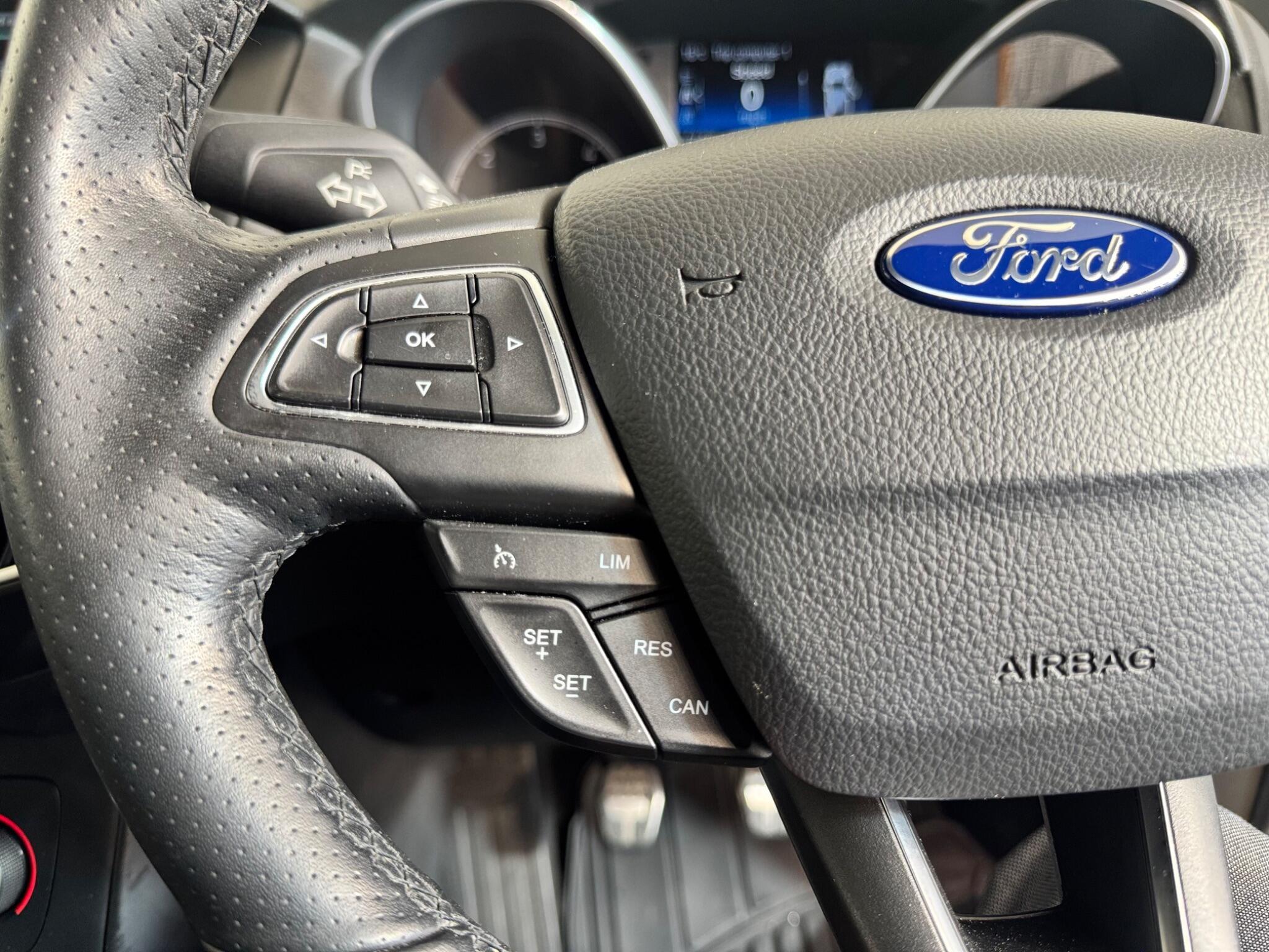 Ford Focus - Image 39