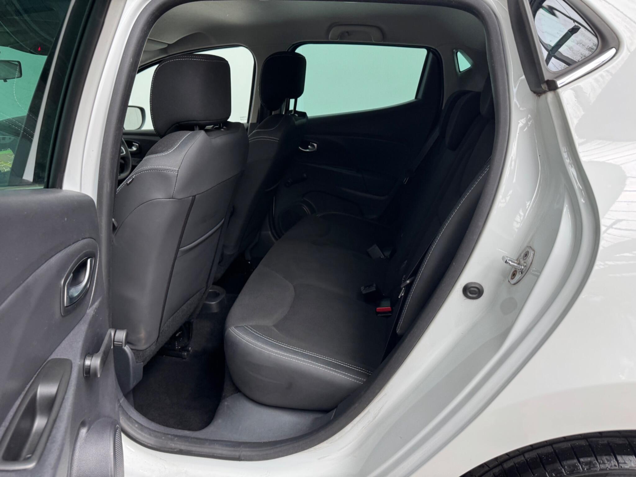 Renault Clio - Image 11