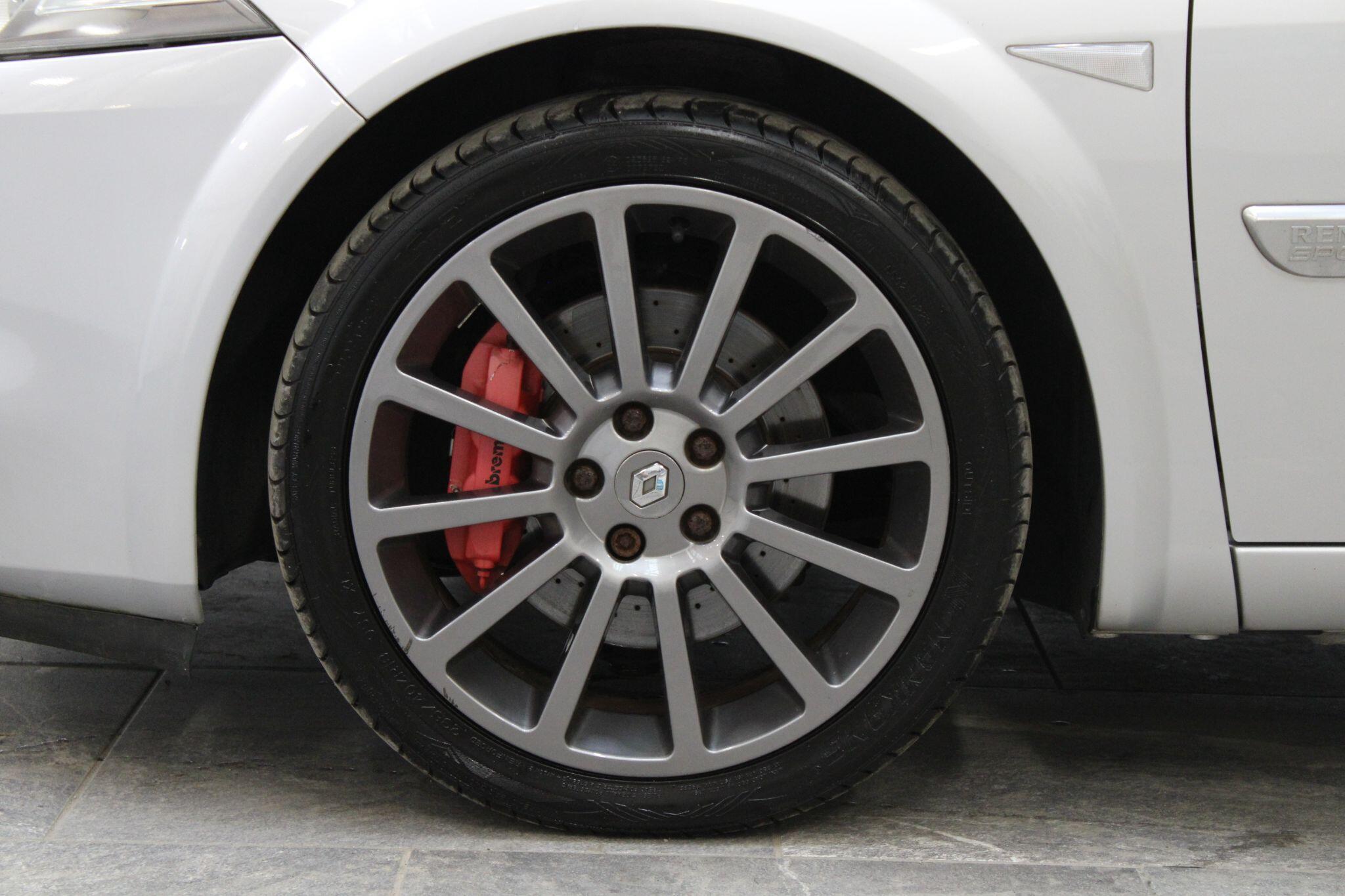 Renault Megane - Image 38