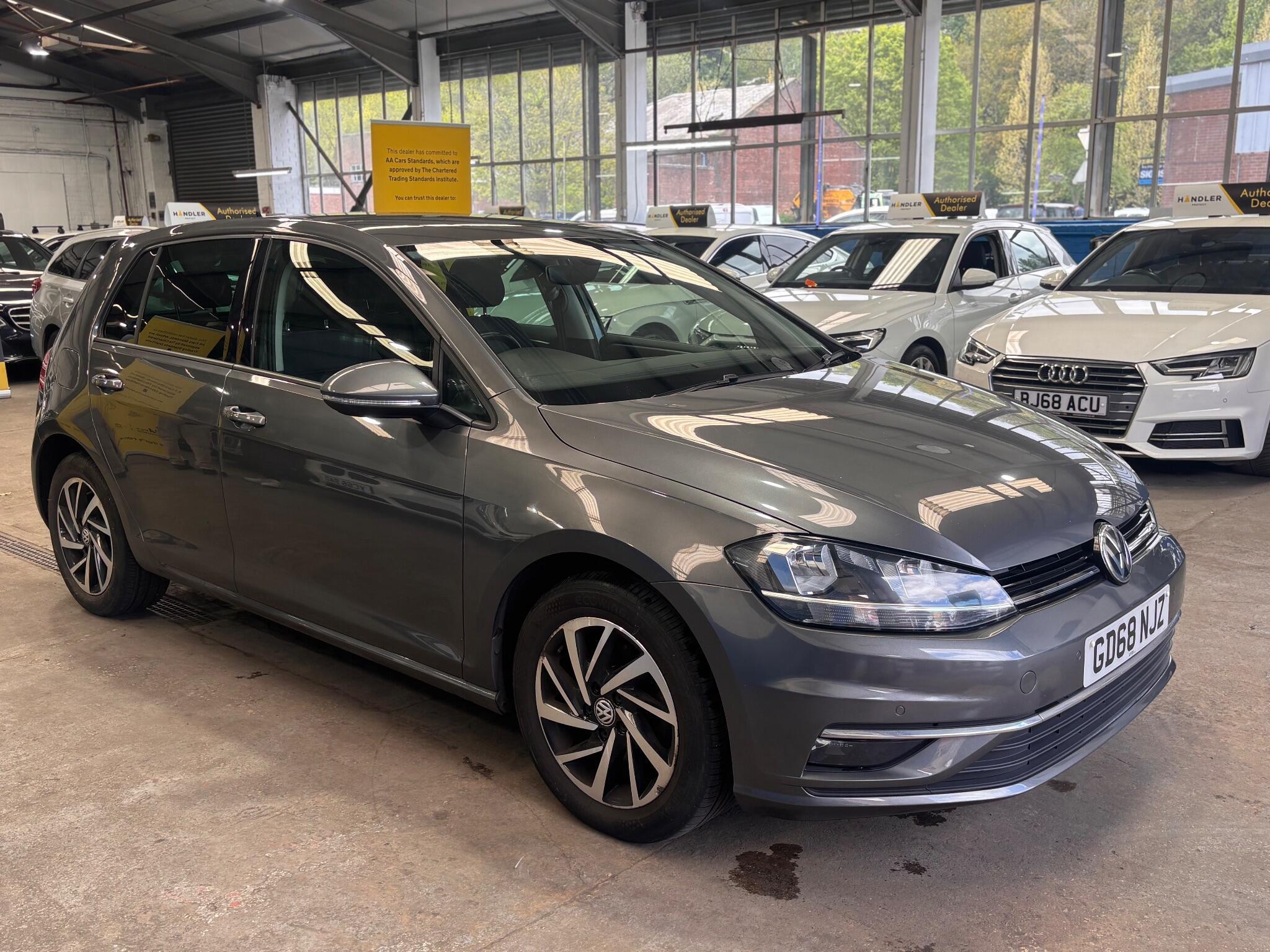 Volkswagen Golf - Image 25