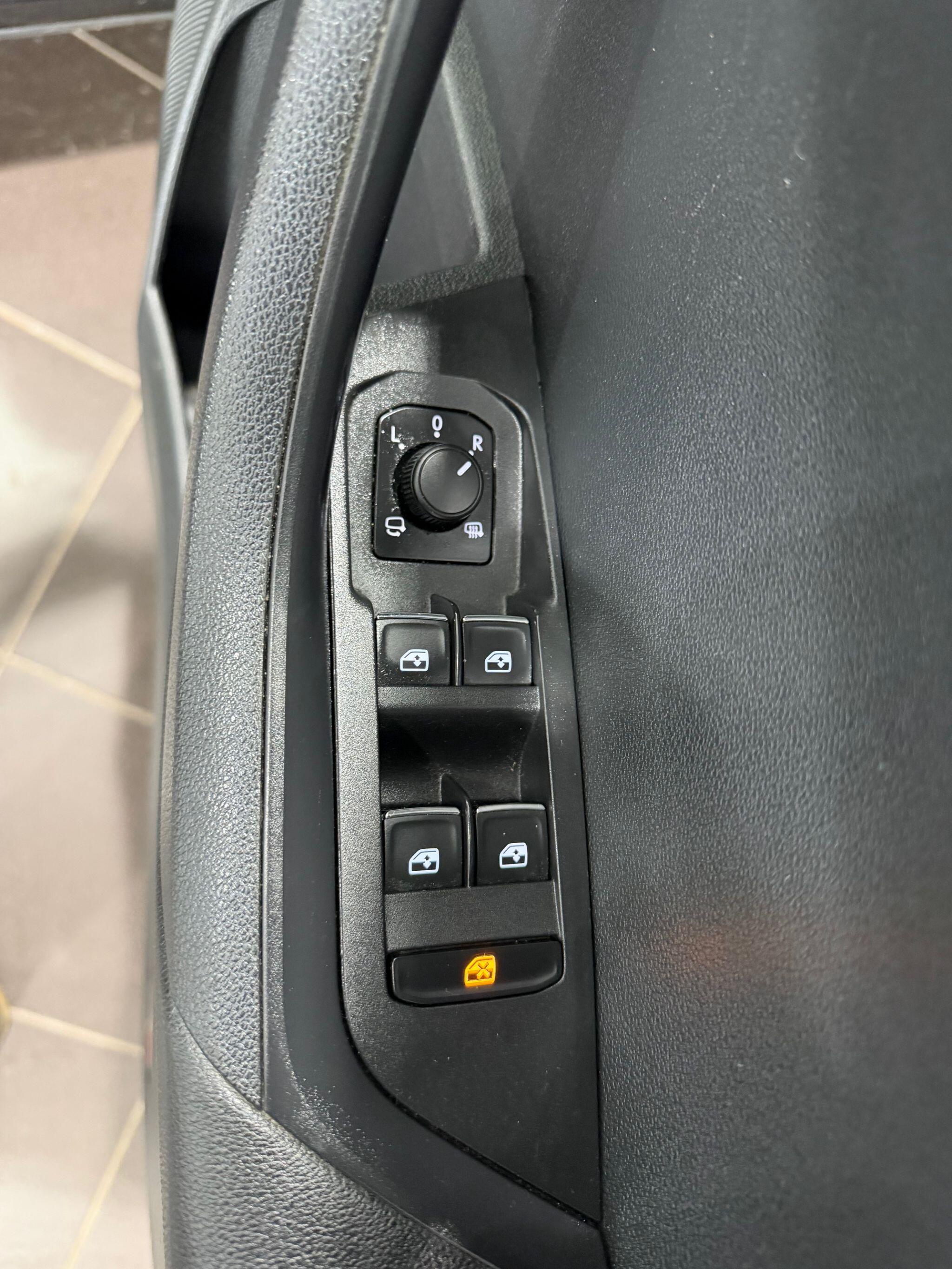 Skoda Karoq - Image 18