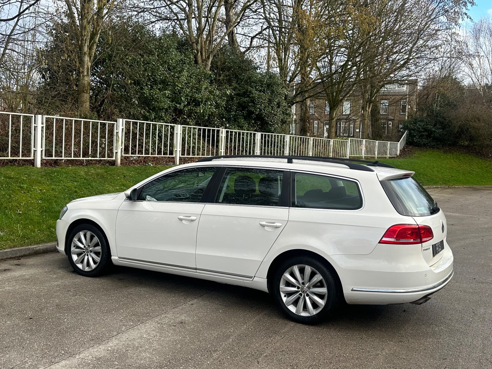Volkswagen Passat - Image 14