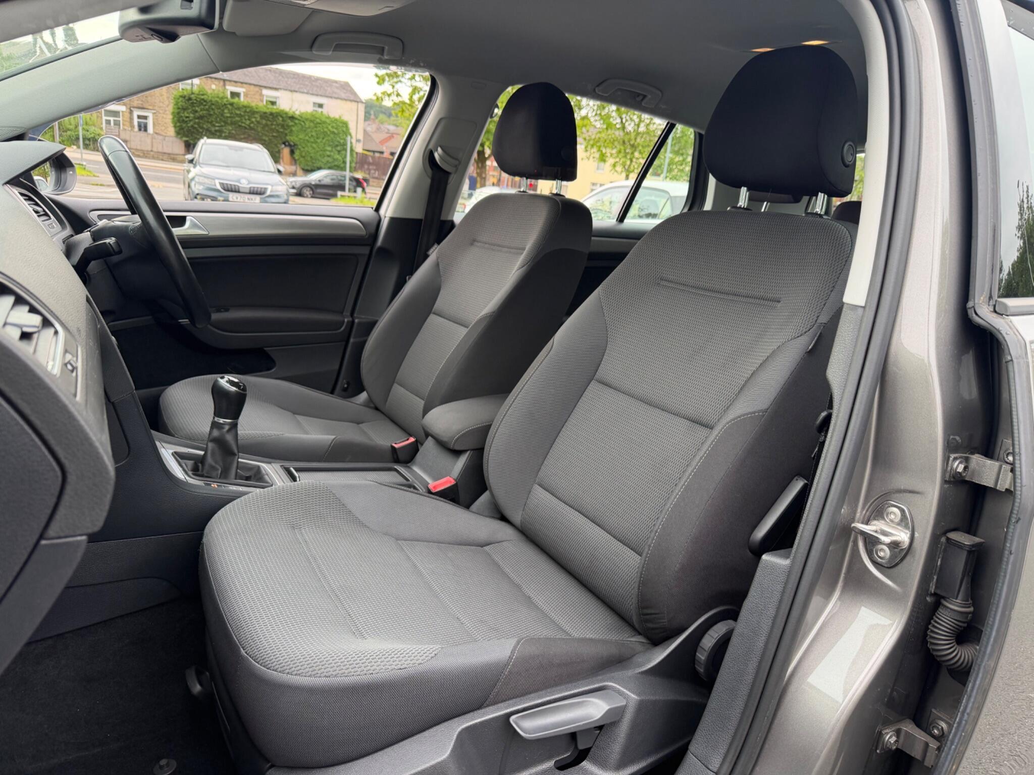Volkswagen Golf - Image 8
