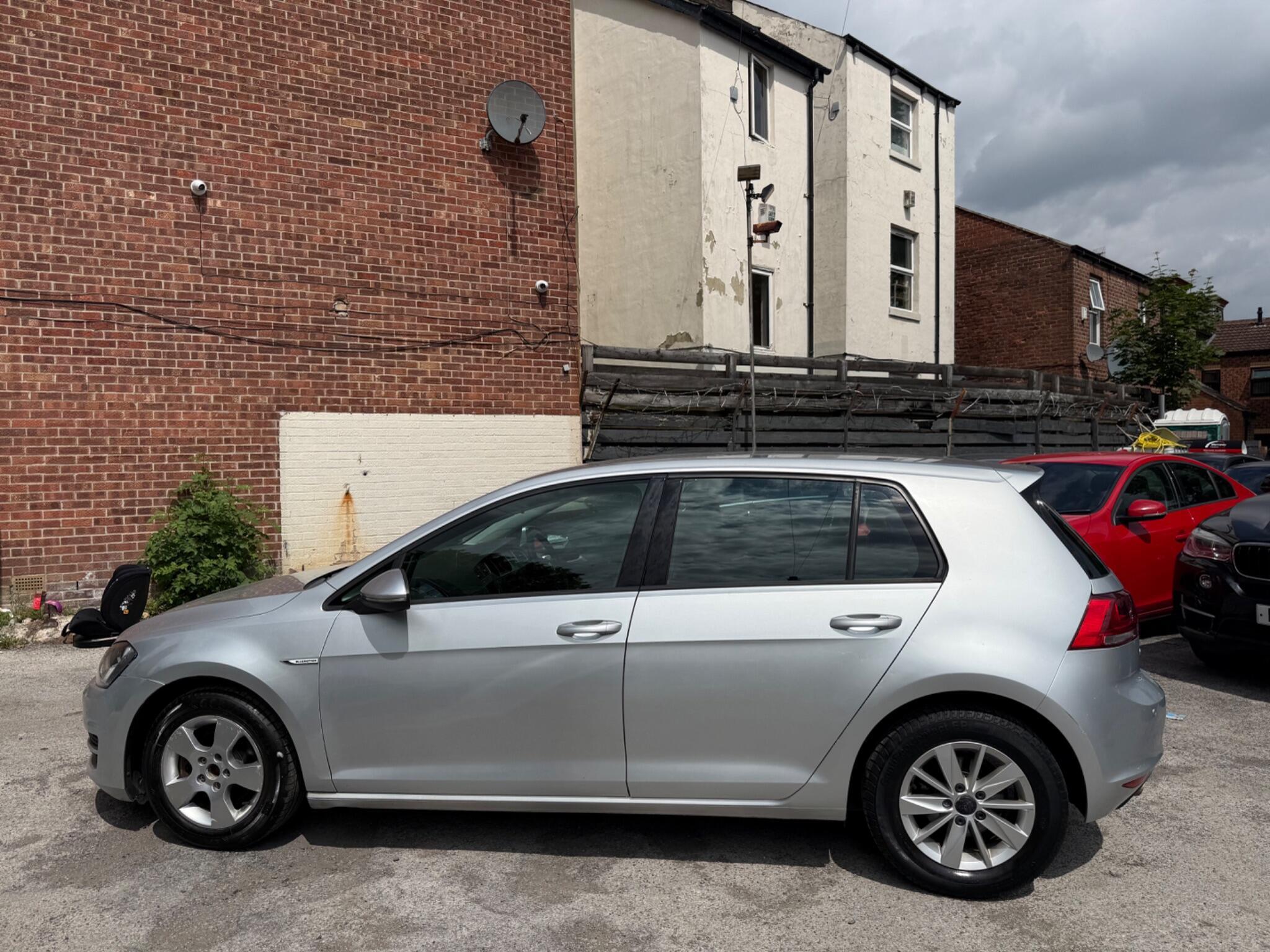 Volkswagen Golf - Image 4