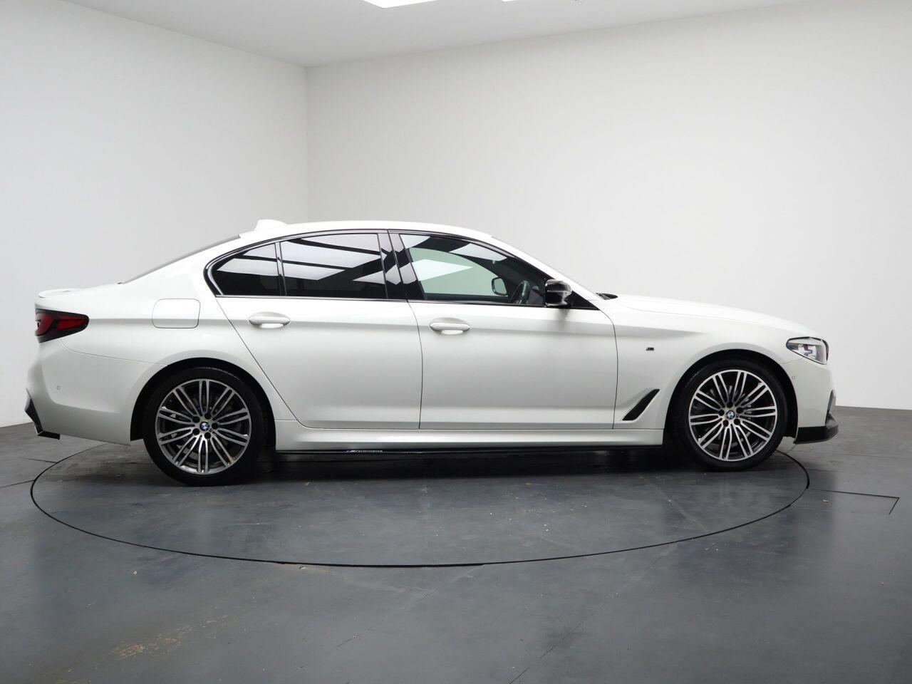 BMW 5 Series - Image 14
