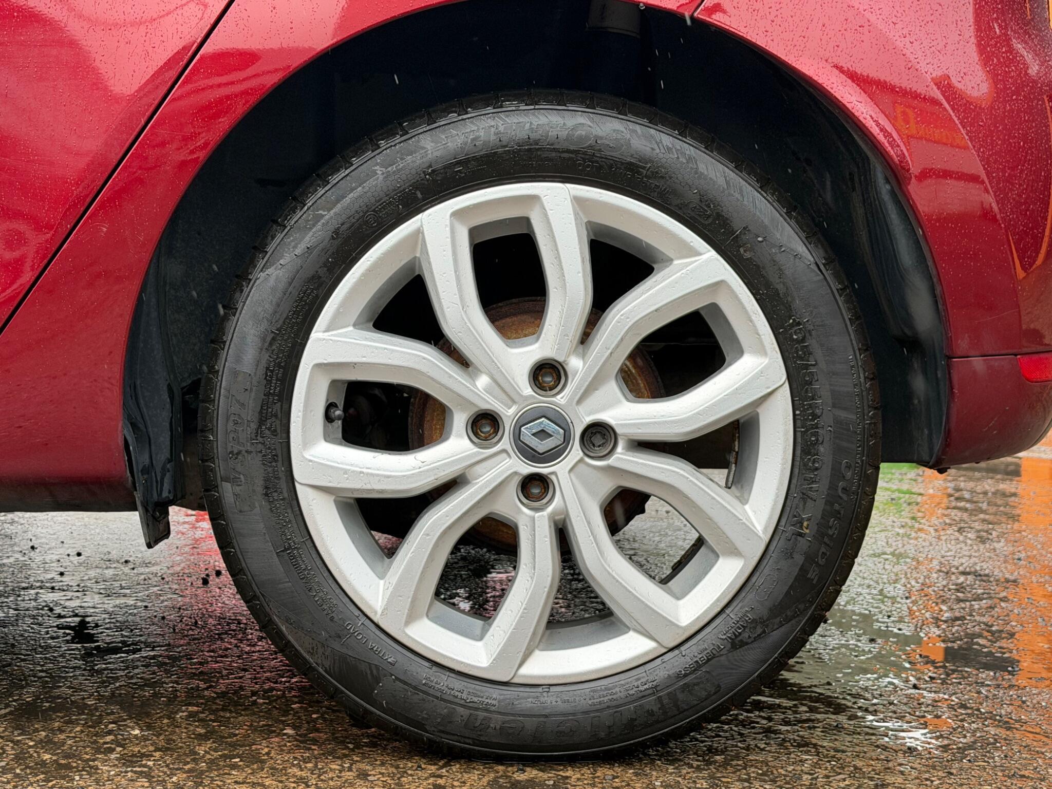 Renault Clio - Image 18