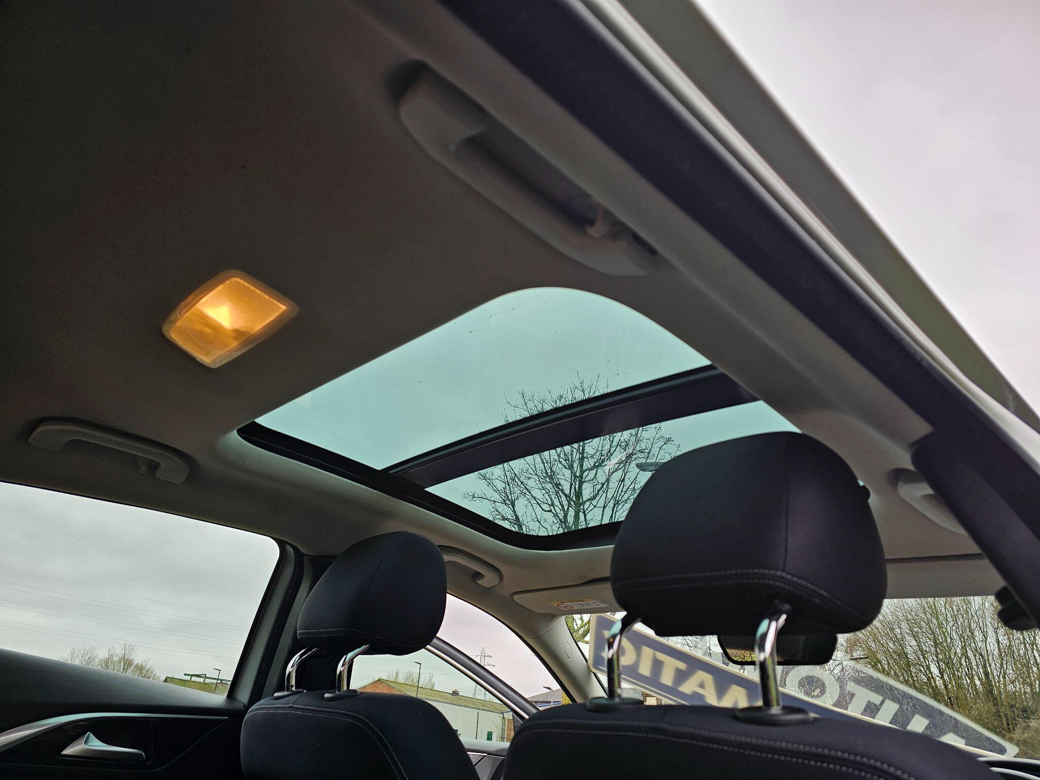 Infiniti Q30 - Image 39