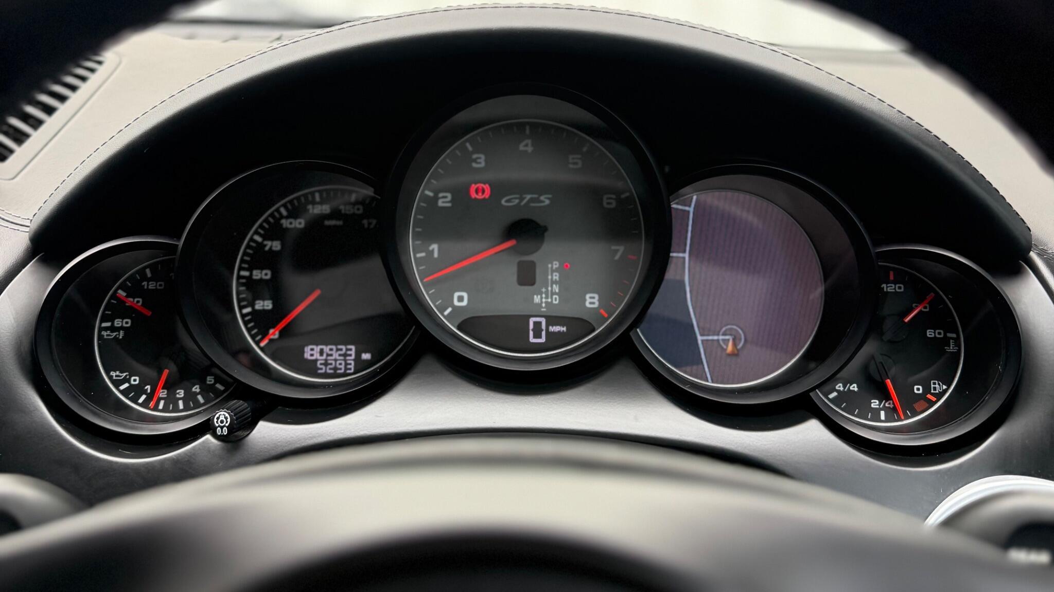 Porsche Cayenne - Image 38