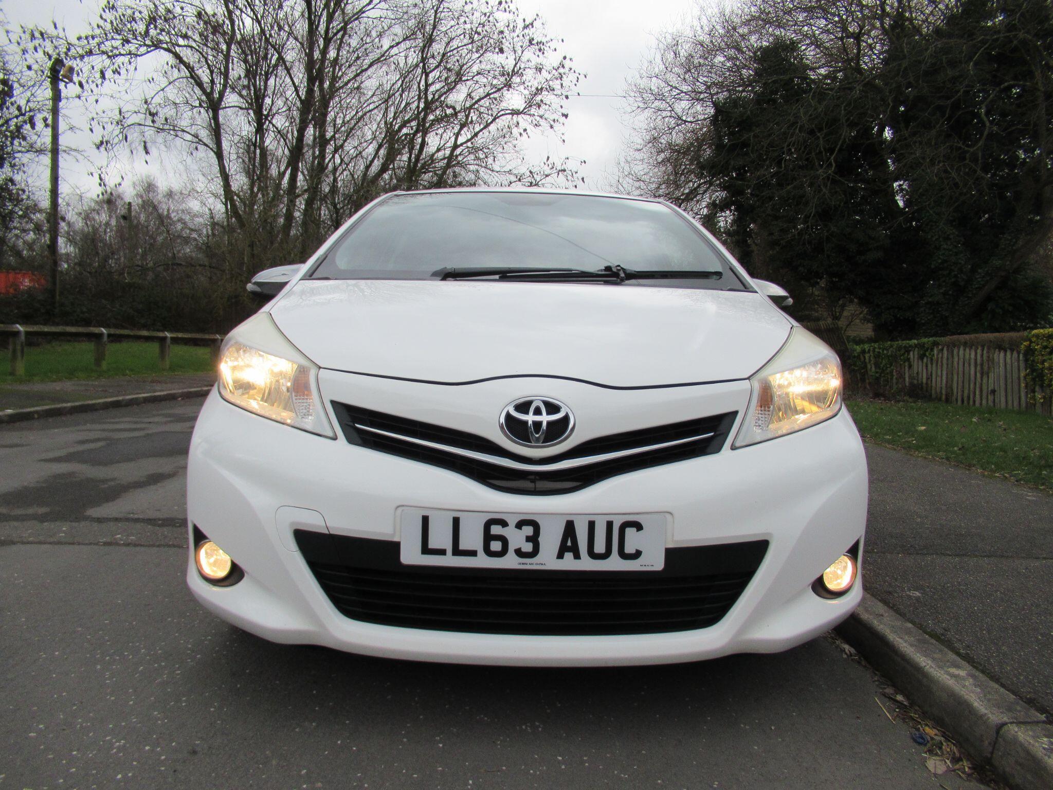Toyota Yaris - Image 8