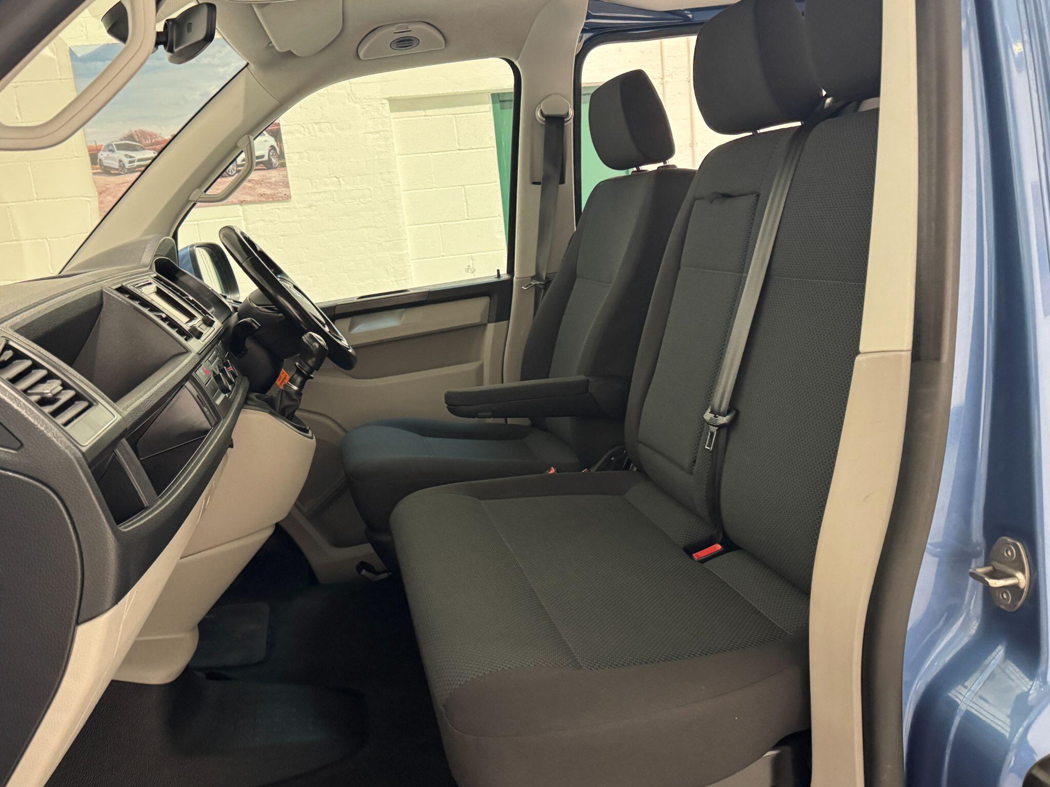 Volkswagen Transporter - Image 54