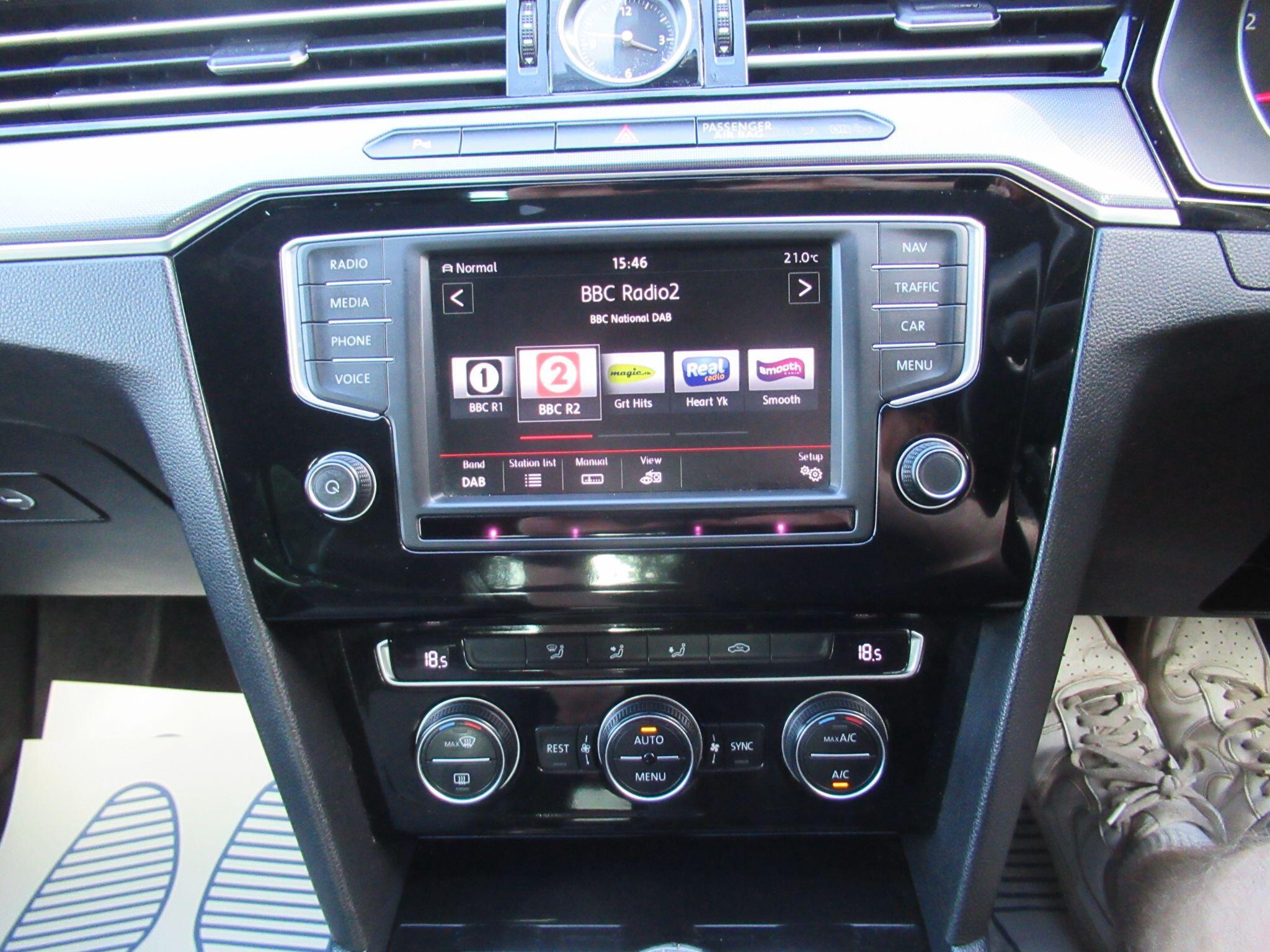 Volkswagen Passat - Image 20