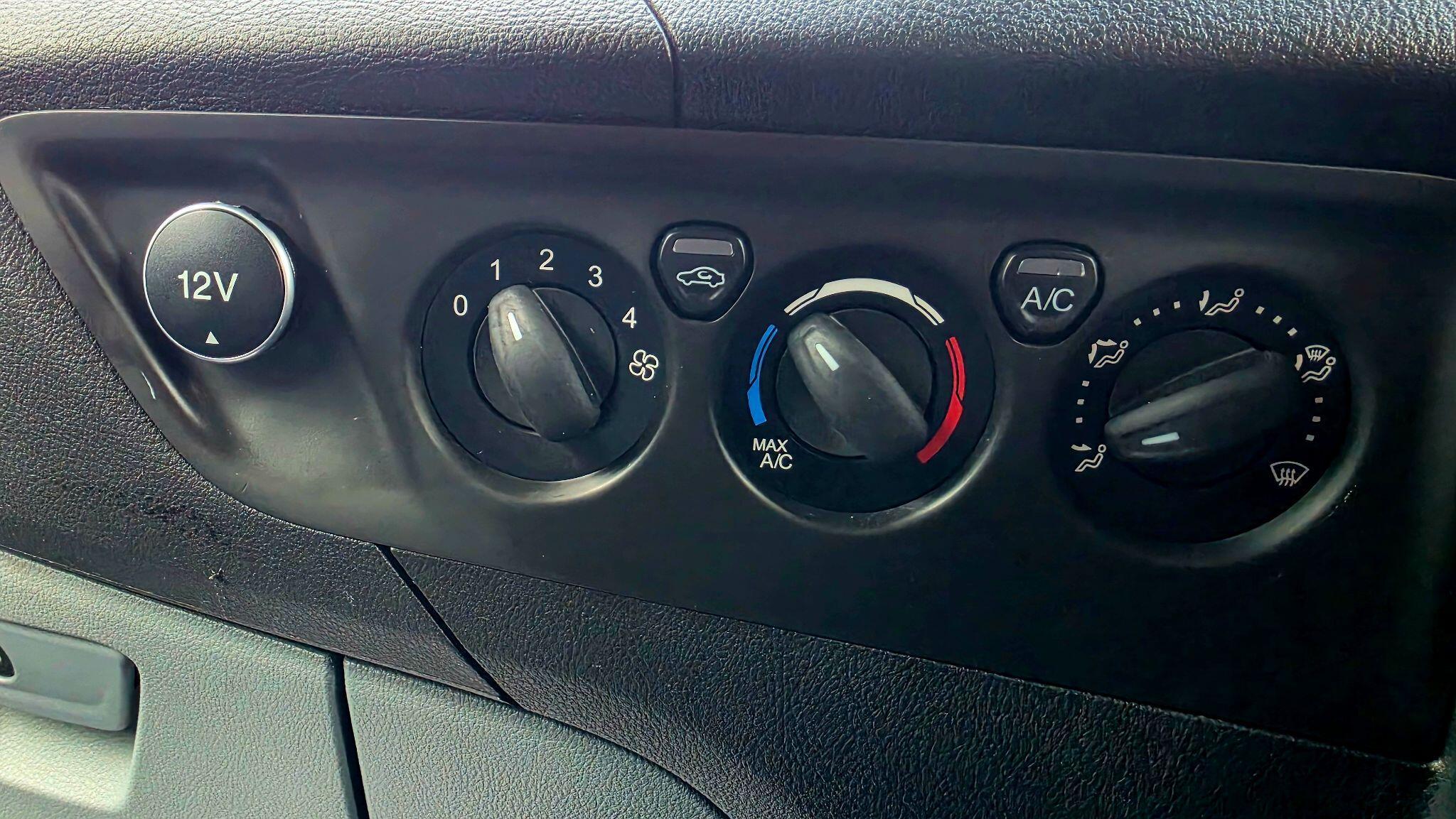 Ford Transit Custom - Image 14