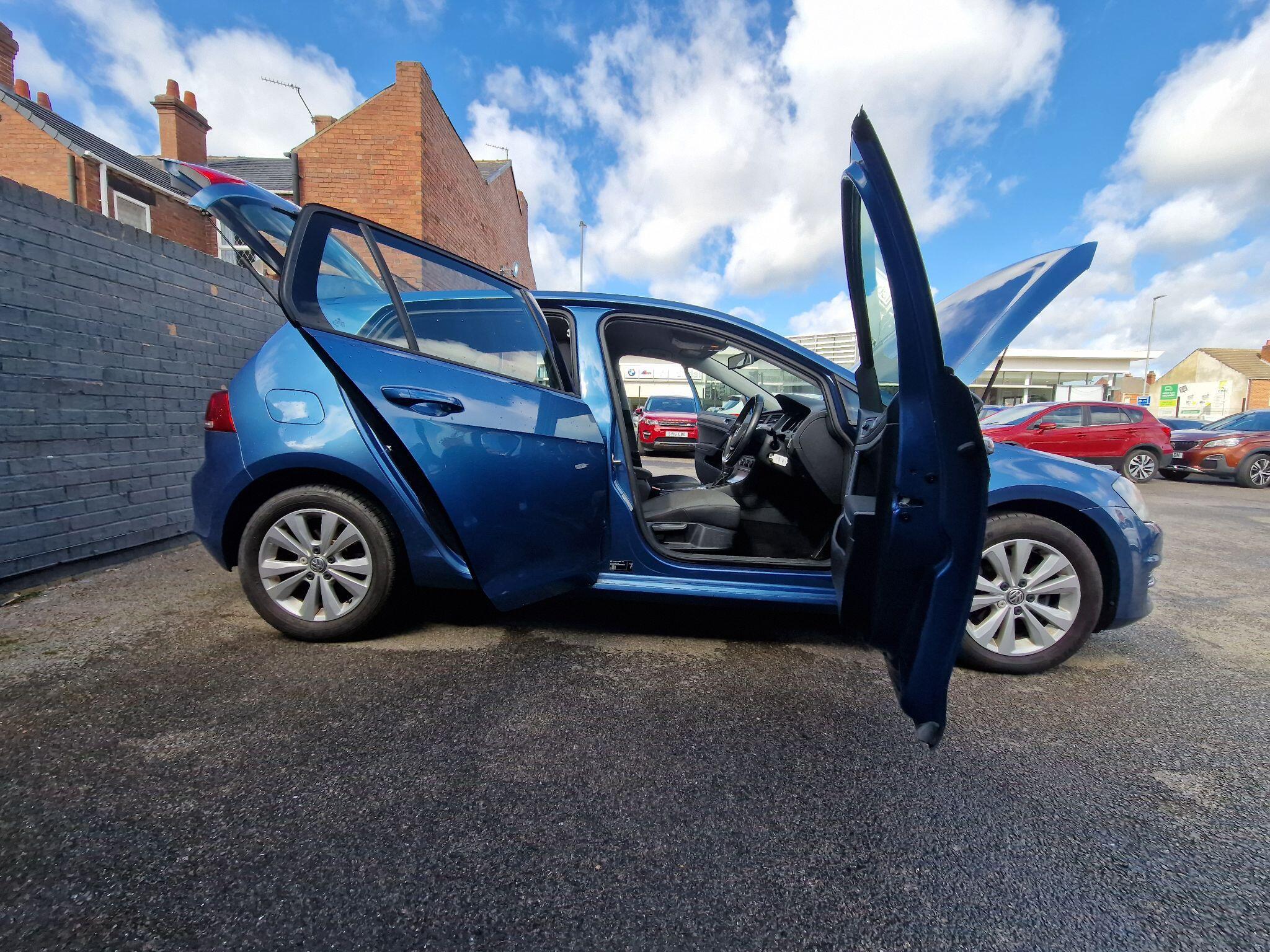 Volkswagen Golf - Image 22