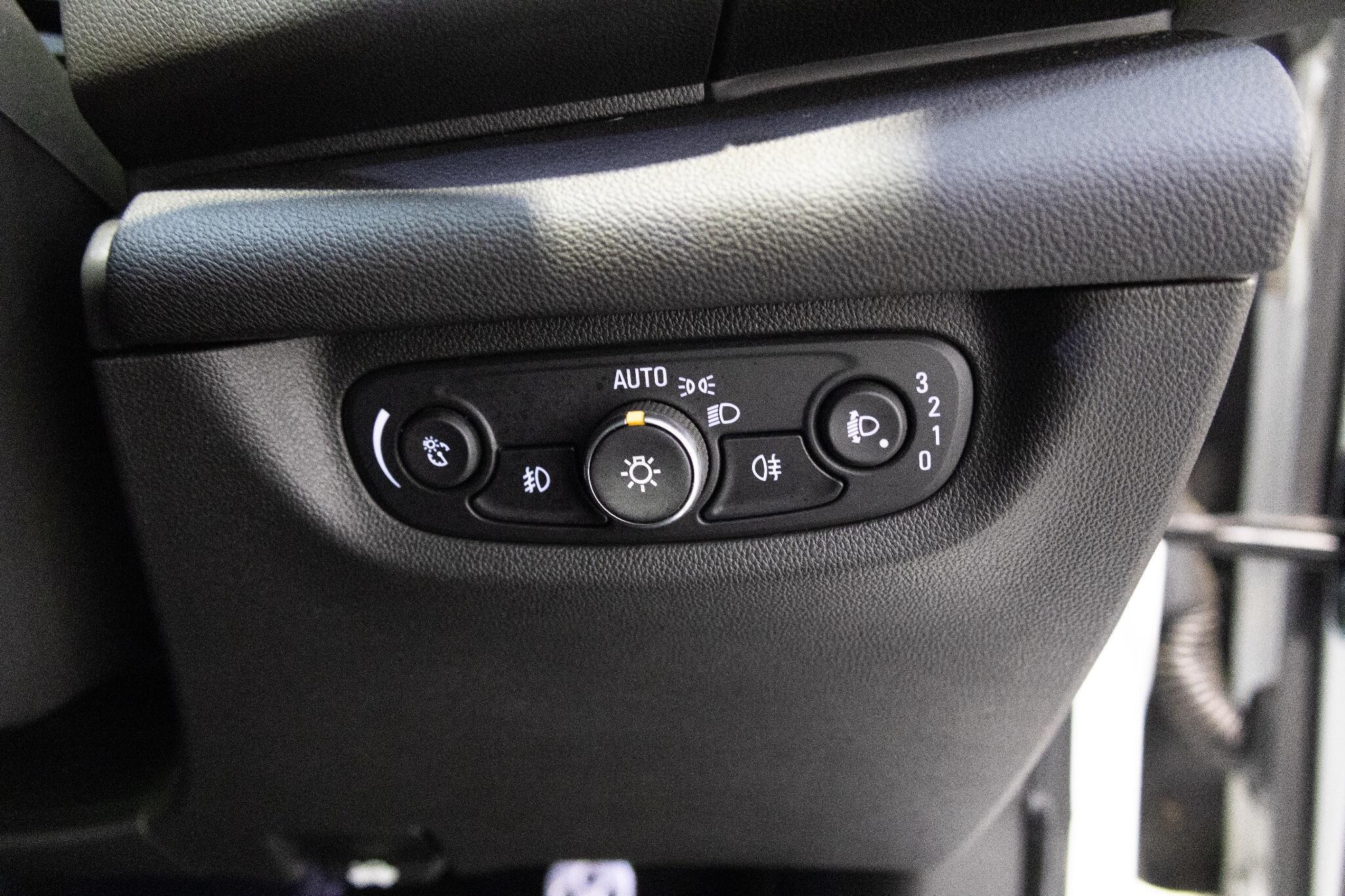 Vauxhall Insignia - Image 21