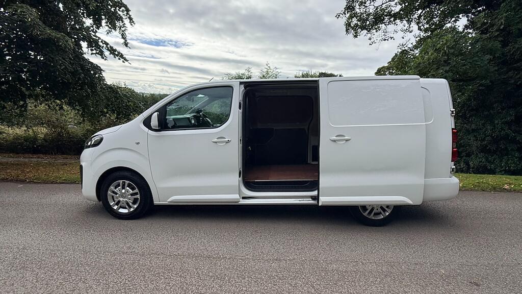 Vauxhall Vivaro - Image 10