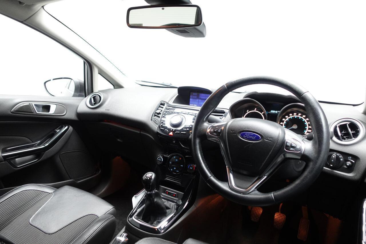 Ford Fiesta - Image 25