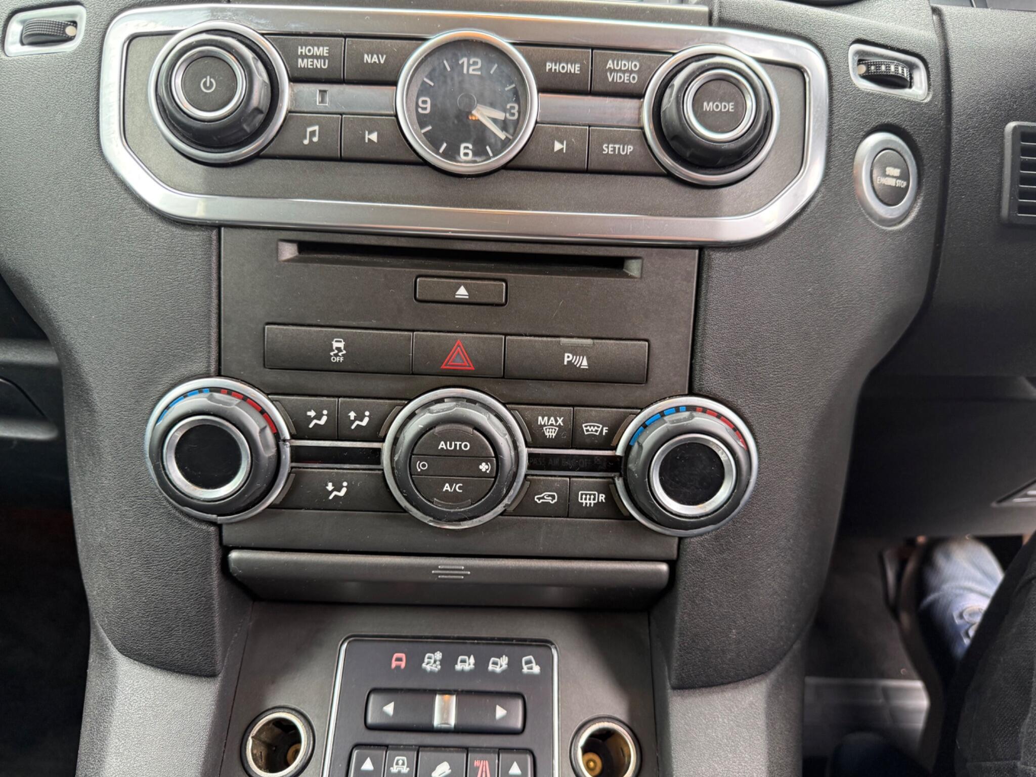 Land Rover DISCOVERY 4 - Image 13