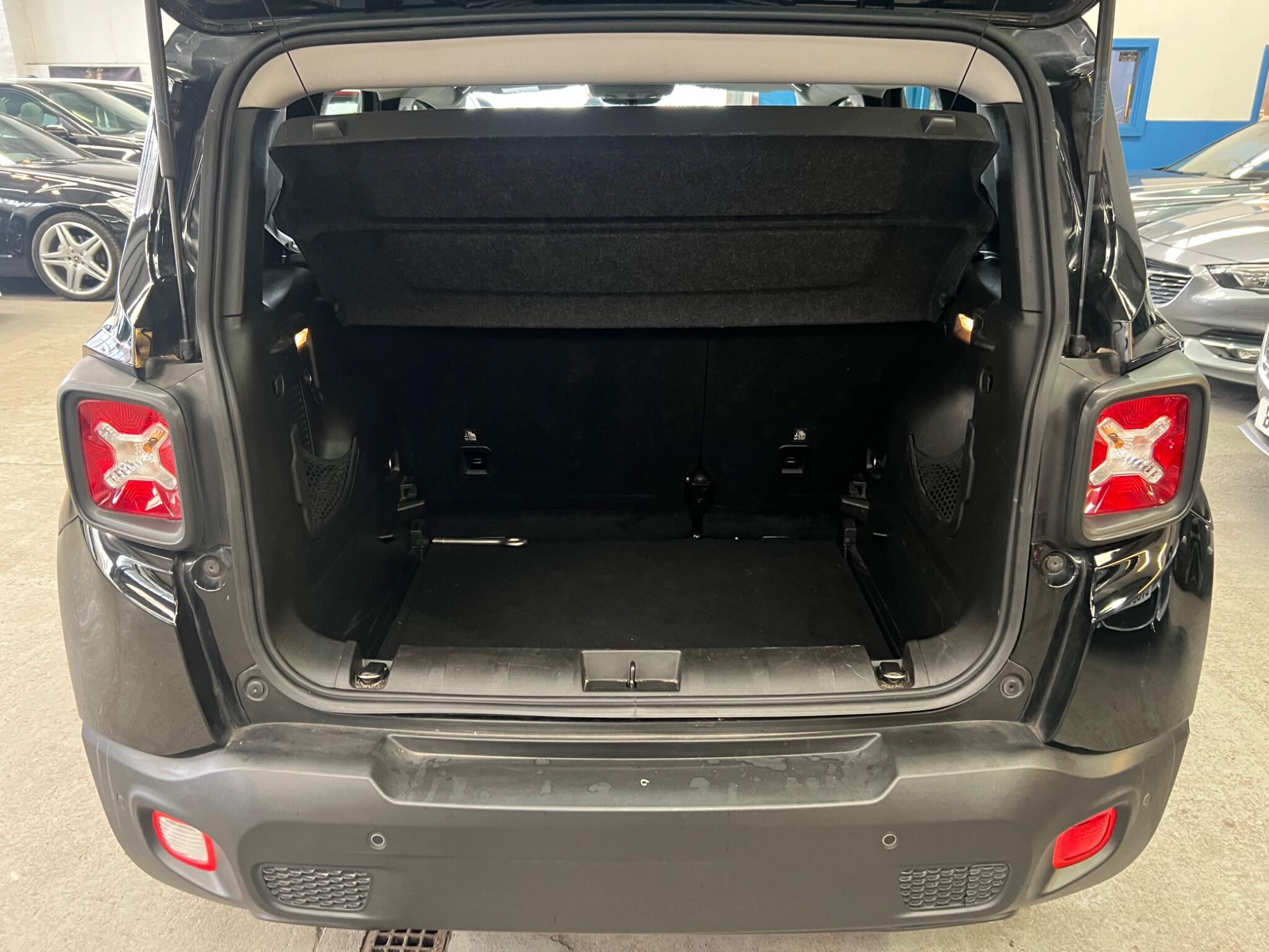 Jeep Renegade - Image 23